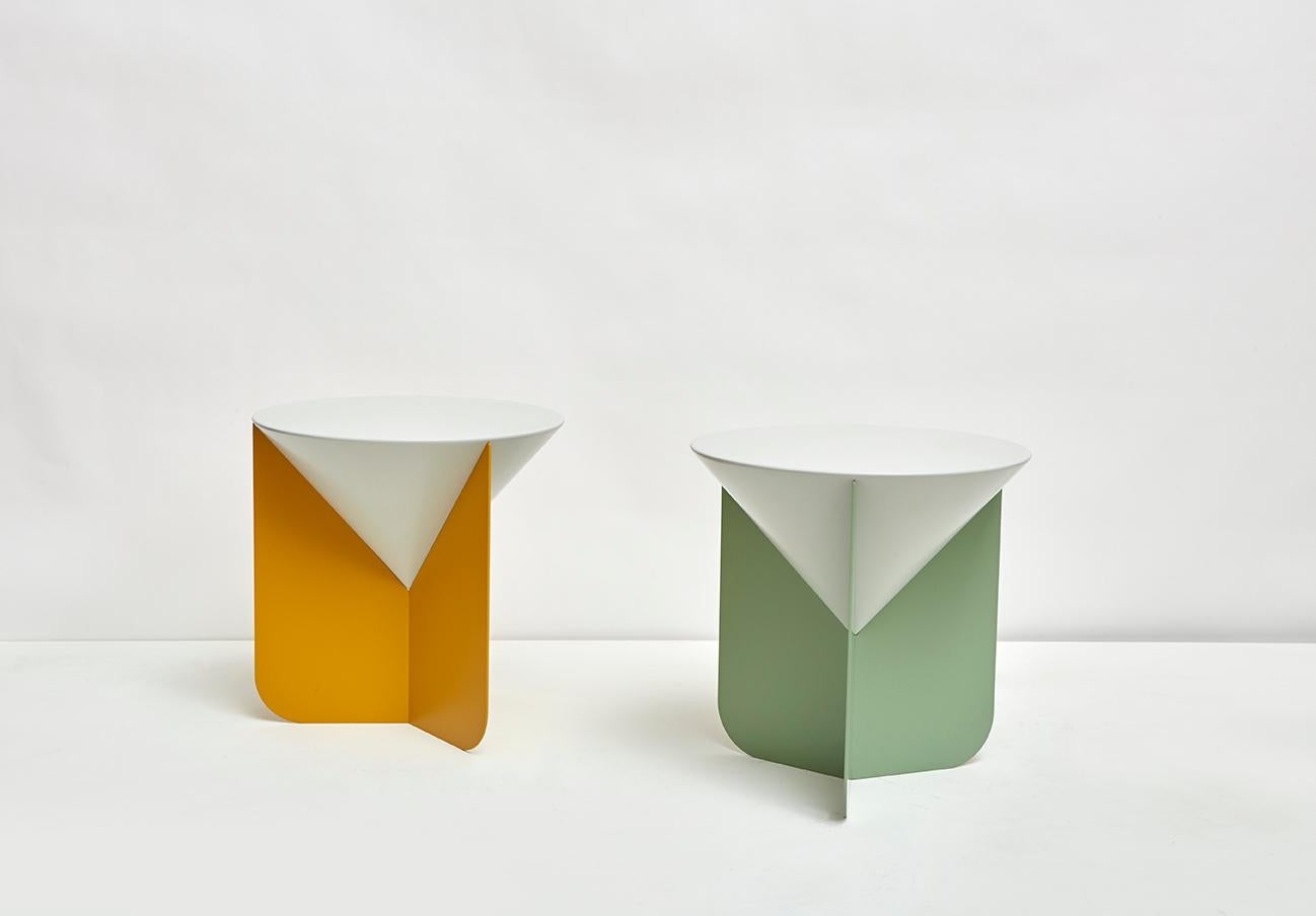Cône, collection Colorama
Design/One, produit par Scapin Collezioni

La table d'appoint Canne, conçue à partir de la recherche d'une forme géométrique essentielle, ne nécessite pas de soudures entre les deux éléments et s'assemble d'un simple geste.