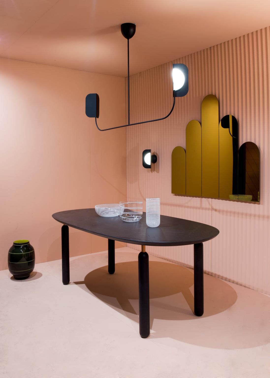 Moderne Table de salle à manger du 21e siècle en bois Ellipse noir L Scapin Collezion de Matteo Zorzenoni en vente