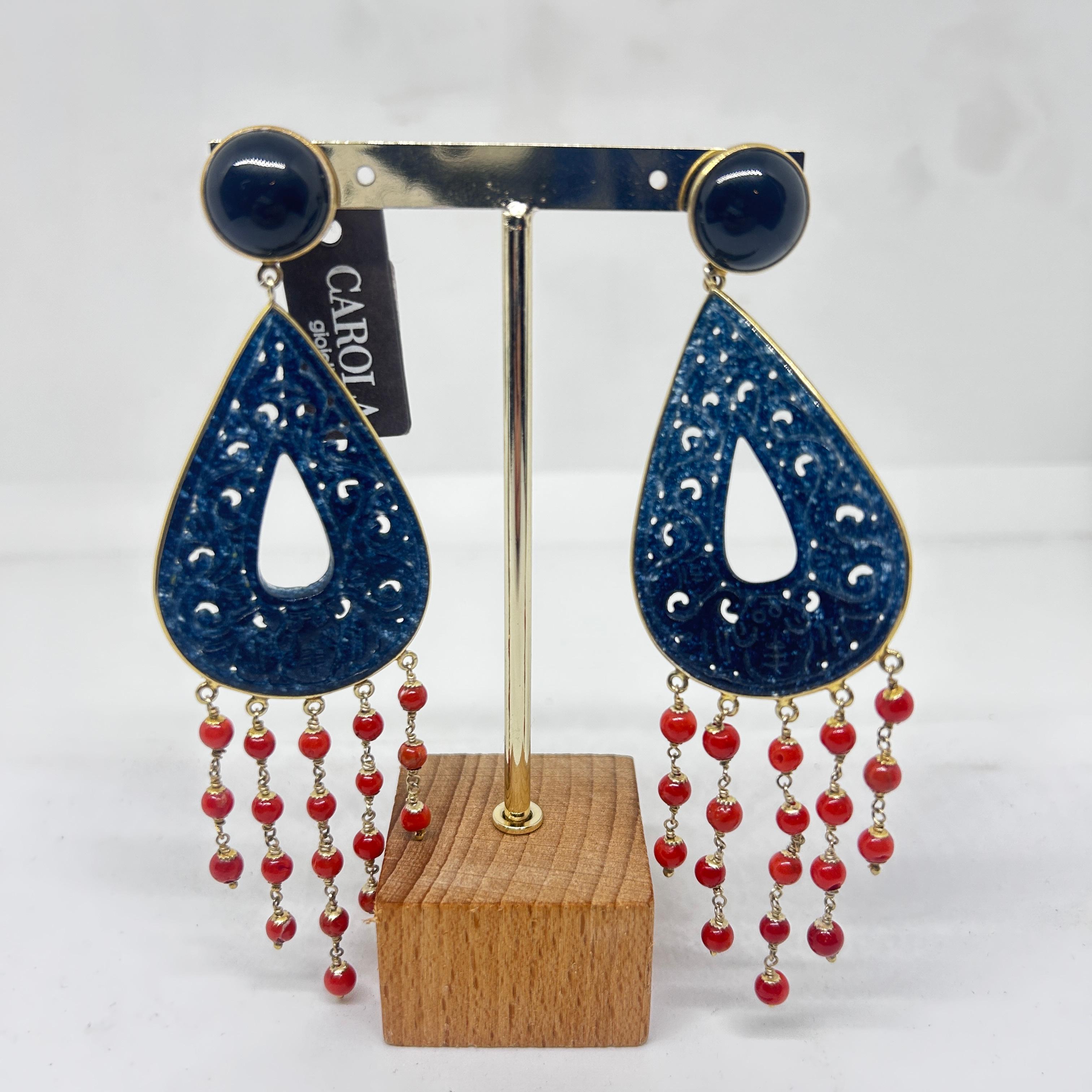 21st Century Mediterranean Coral and Onyx Chandelier Earrings by Carola For Sale 3