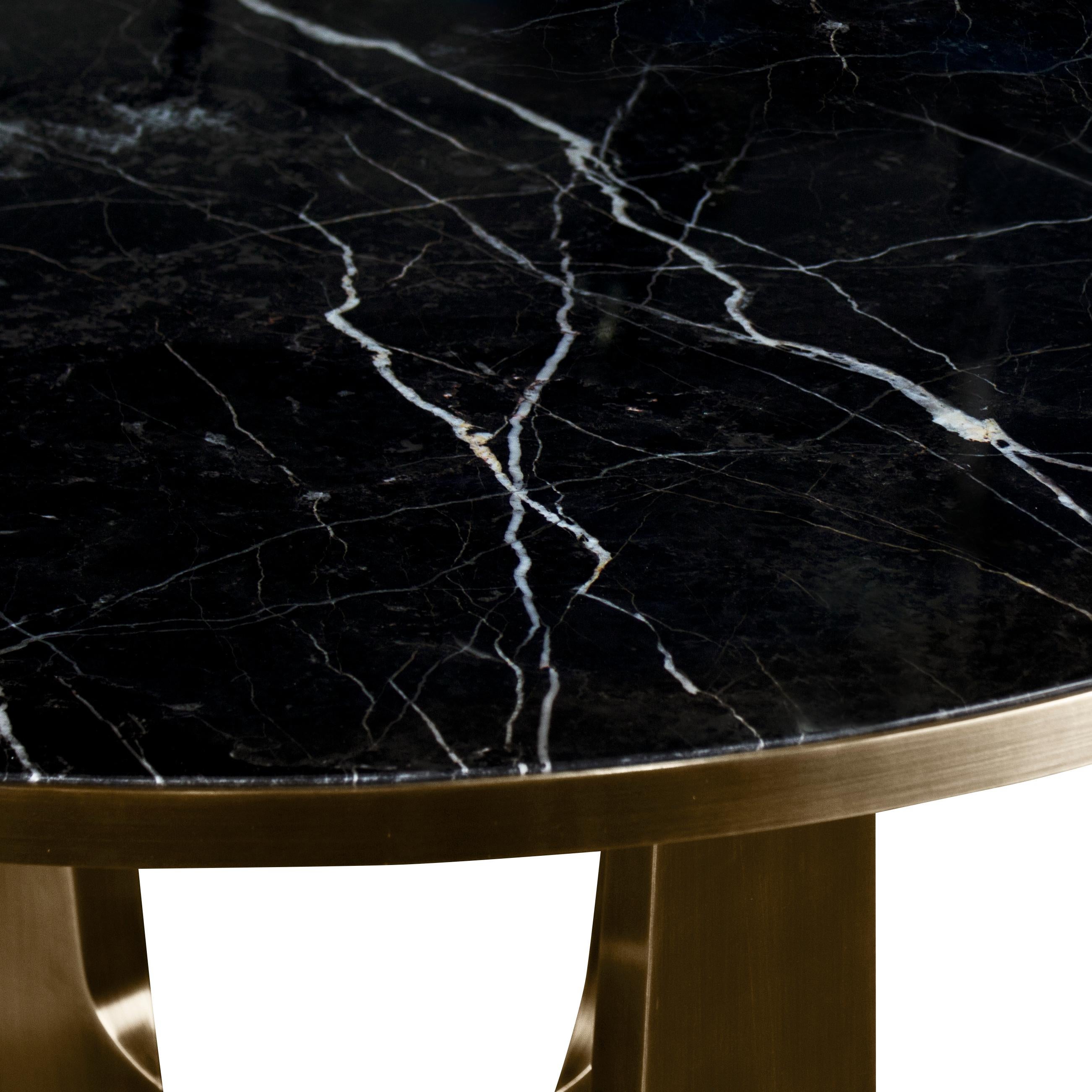 Marbre Table de salle à manger Mills du 21e siècle en laiton et marbre fabriqué au Portugal par Porus Studio en vente