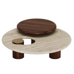 Tavolo da centro Minca del XXI secolo in travertino di Atelier Avo, fatto a mano in Portogallo