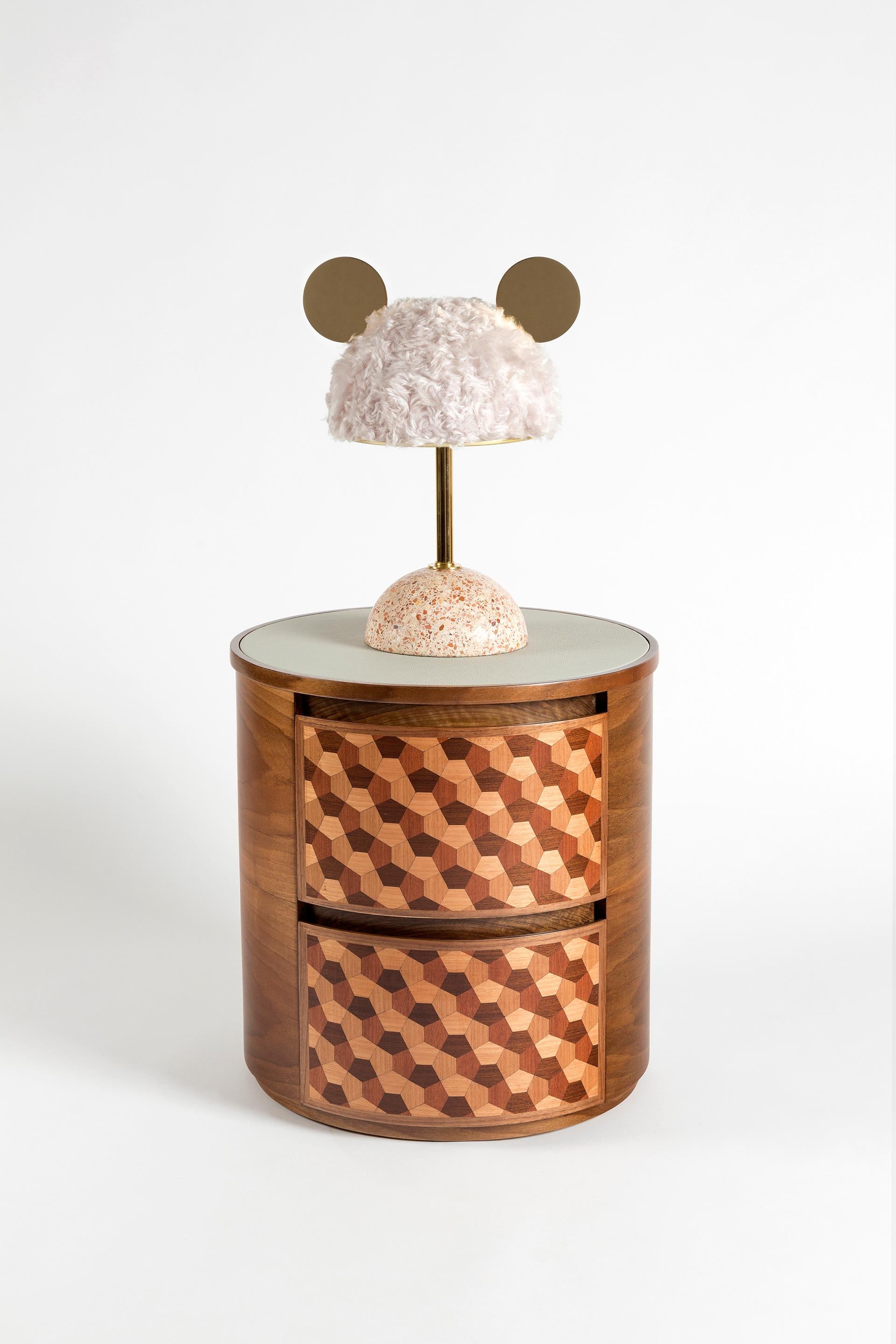 21st Century Minos Table Lamp in White Mohair, Terrazzo and Polished Brass (Messing) im Angebot