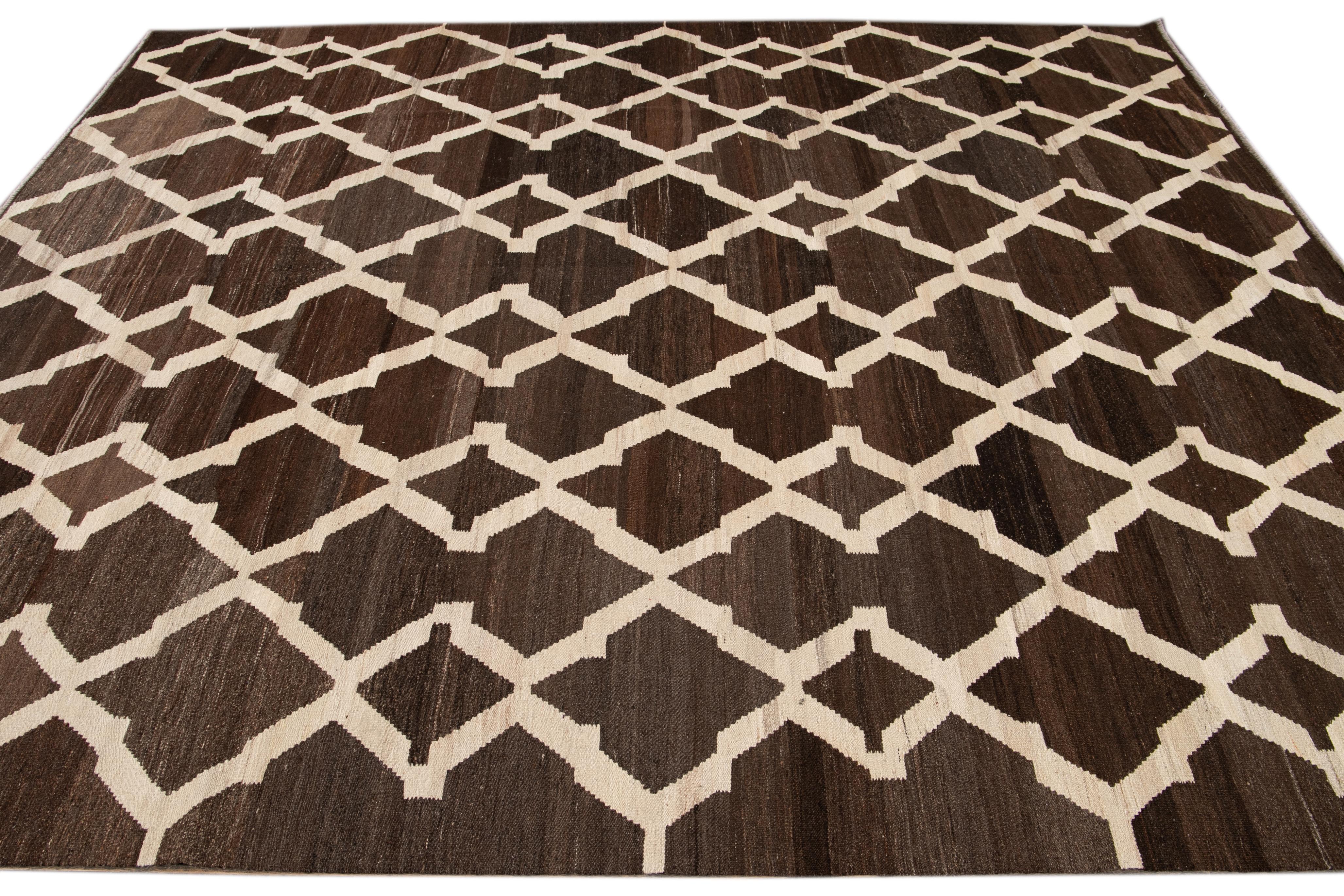 21st Century Modern Abstract Kilim Wool Rug For Sale 7