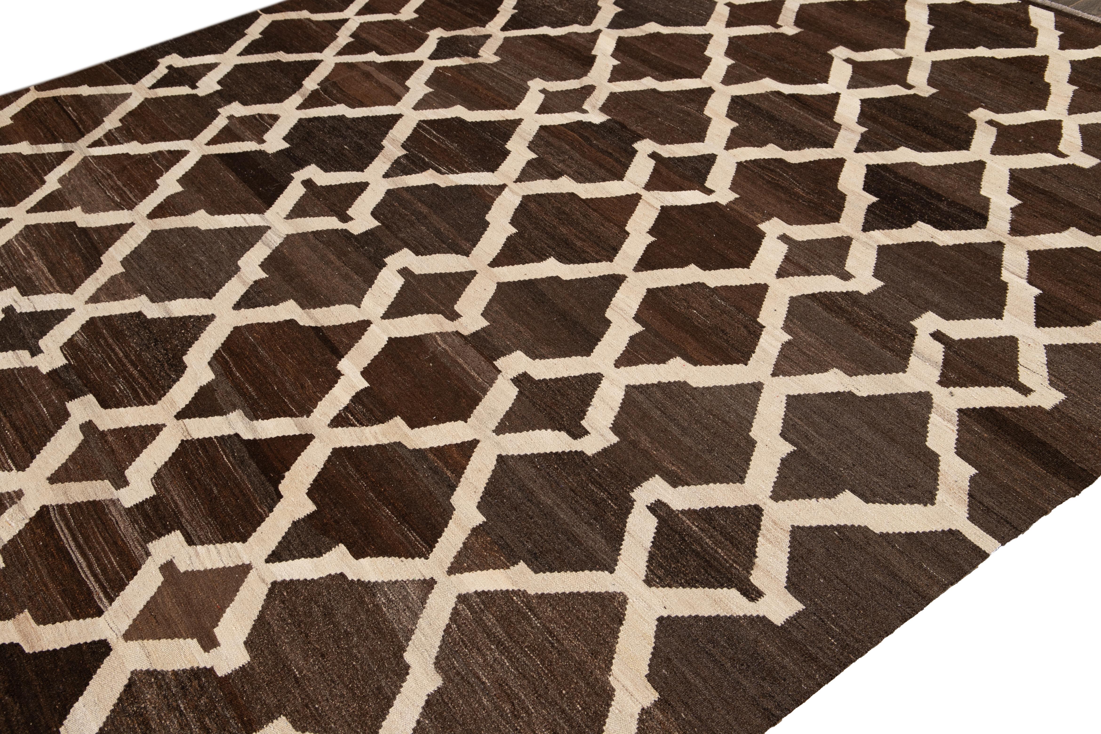 21st Century Modern Abstract Kilim Wool Rug For Sale 10
