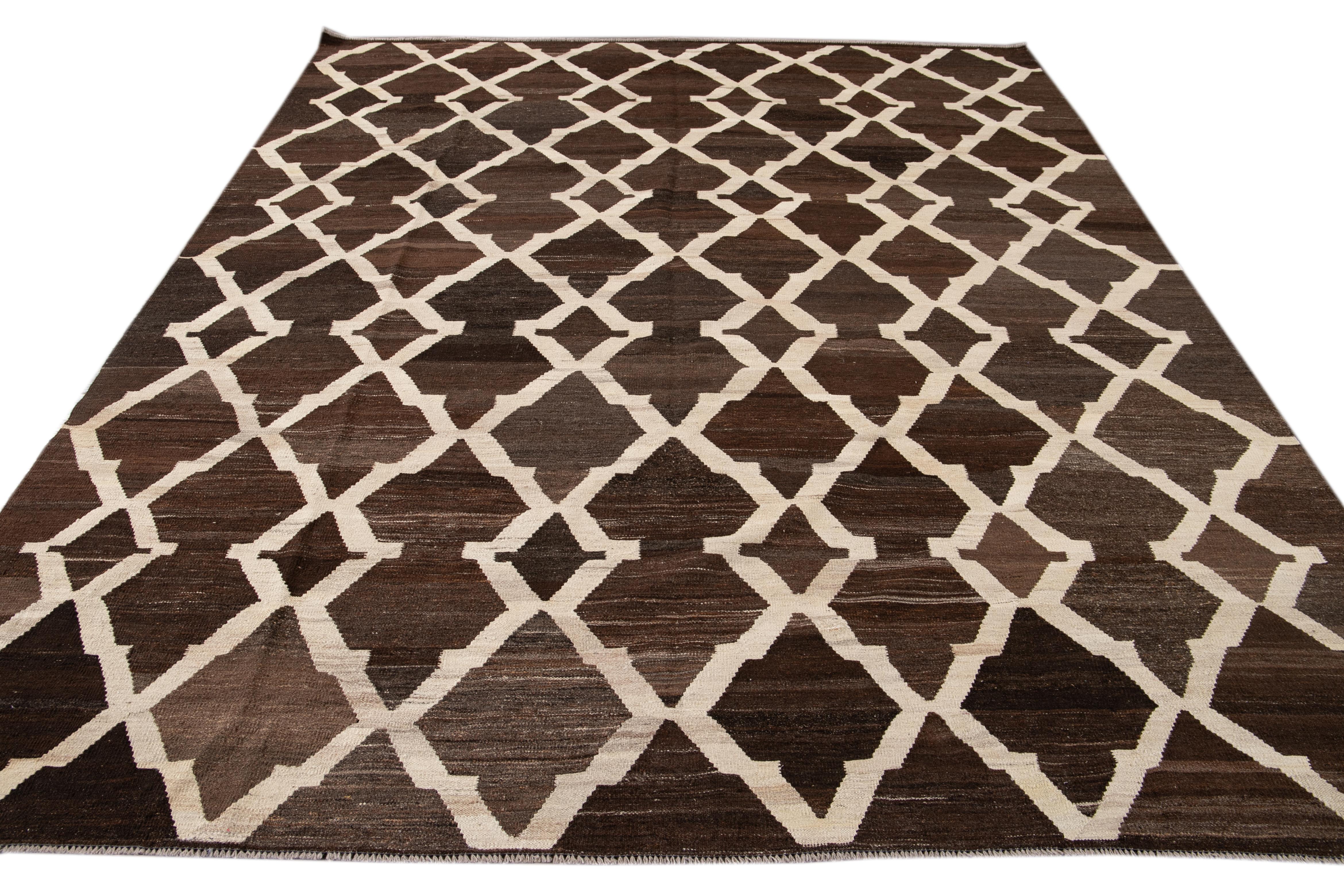 21st Century Modern Abstract Kilim Wool Rug For Sale 12