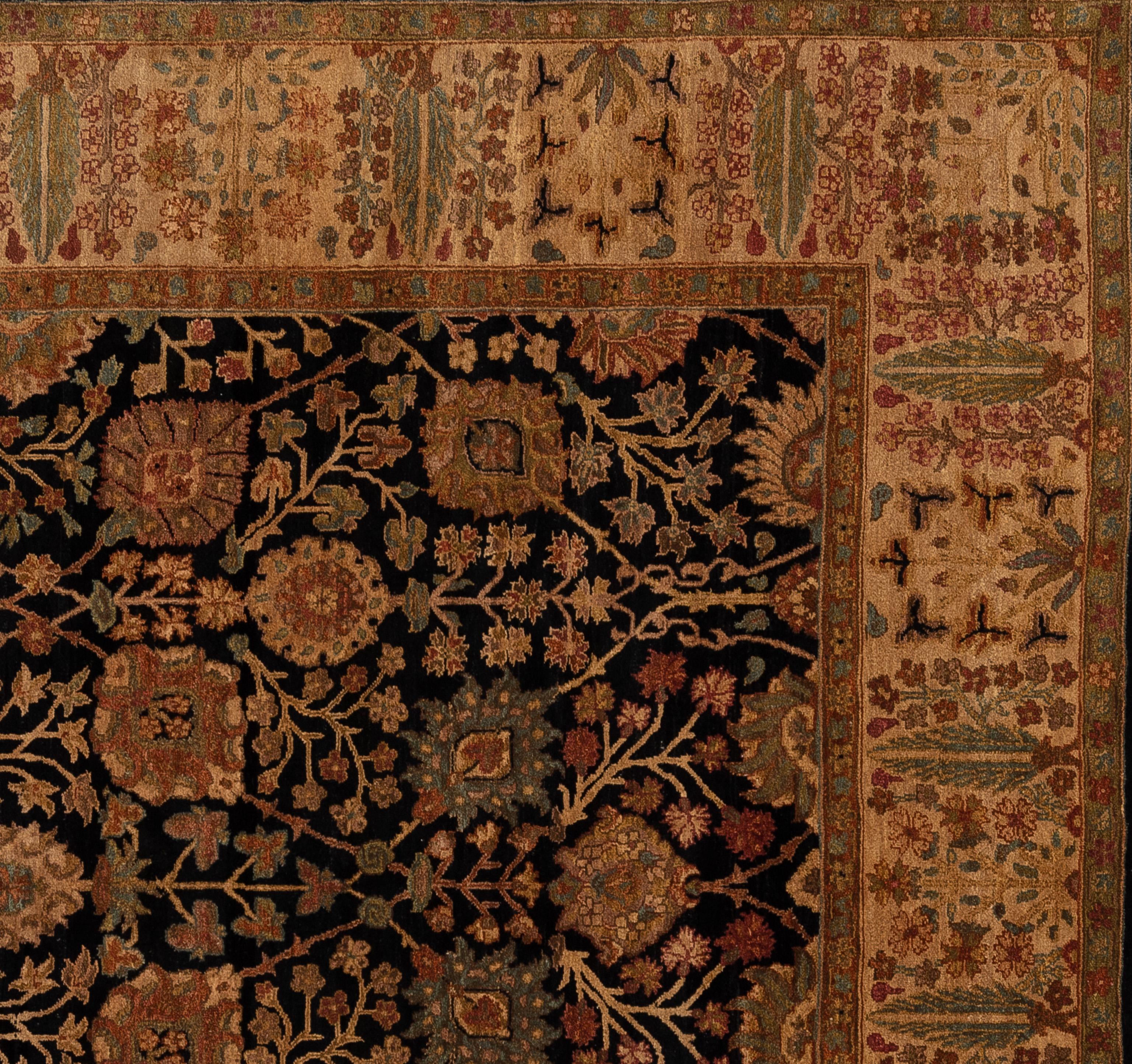 Wunderschön detaillierter, moderner und doch zeitloser Agra-Teppich aus Indien mit einem dekorativen Blumen- und Rankenmuster. Von Meisterwebern handgewebt und aus 100 % Wolle hergestellt. Dieser raffinierte Teppich hat die perfekte Balance zwischen