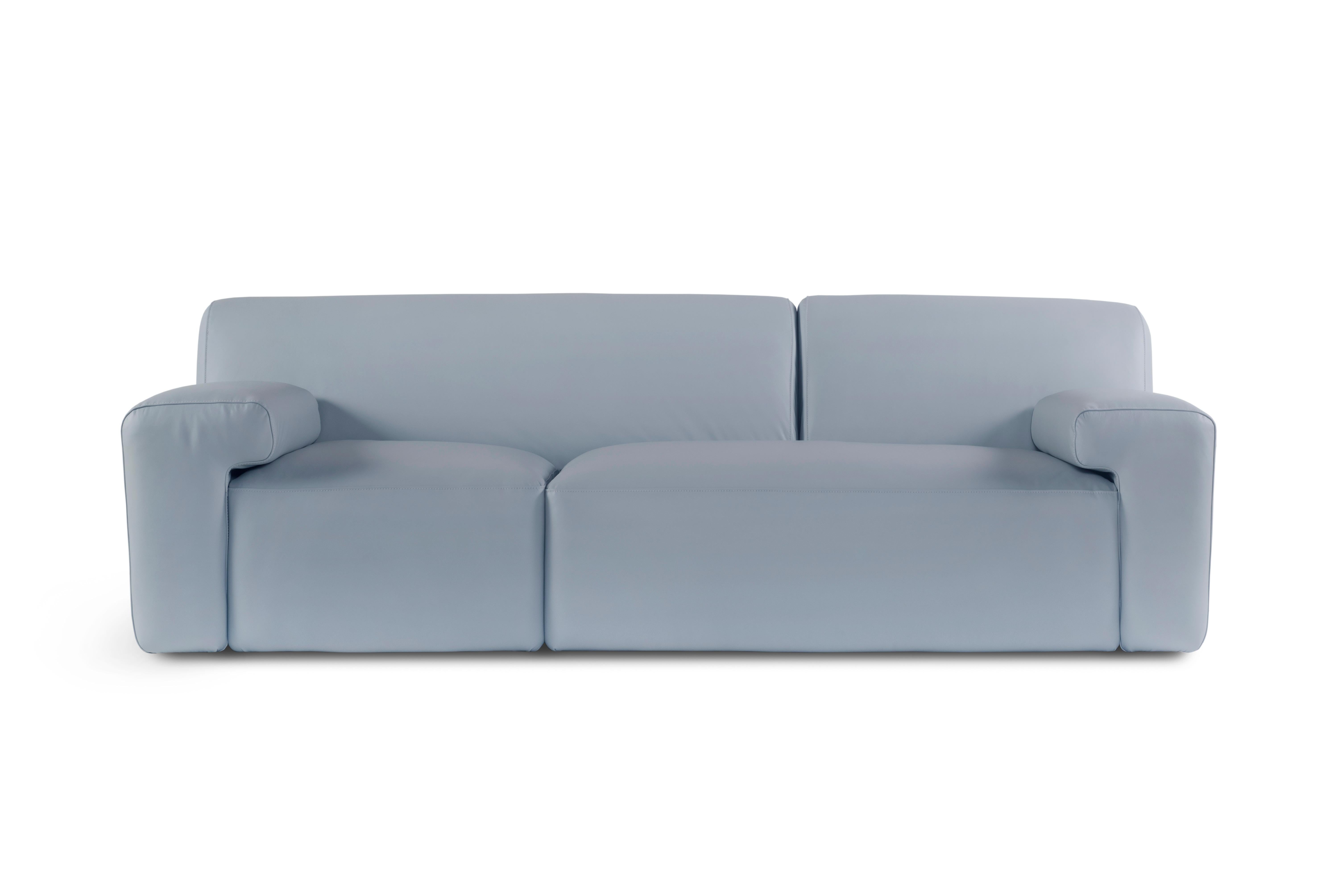 Almourol Sofa, Contemporary Collection, handgefertigt in Portugal - Europa von Greenapple.

Das Ledersofa Almourol ist von den markanten Konturen des Schlosses Almourol inspiriert. Das asymmetrische Design des Ledersofas ähnelt der unregelmäßigen