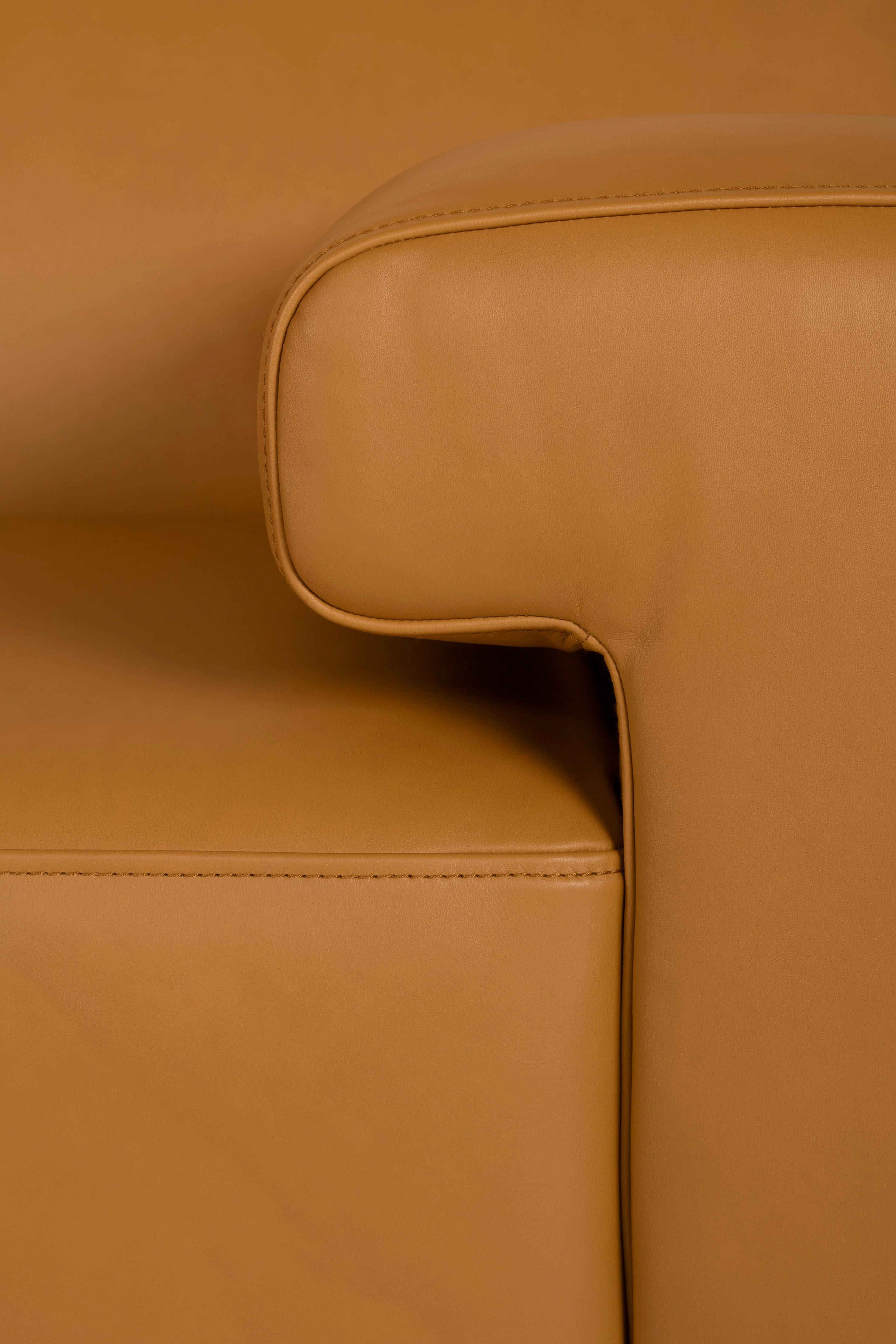 Modernes Almourol-Sofa, Kamelfarbenes italienisches Leder, handgefertigt in Portugal von Greenapple im Angebot 3