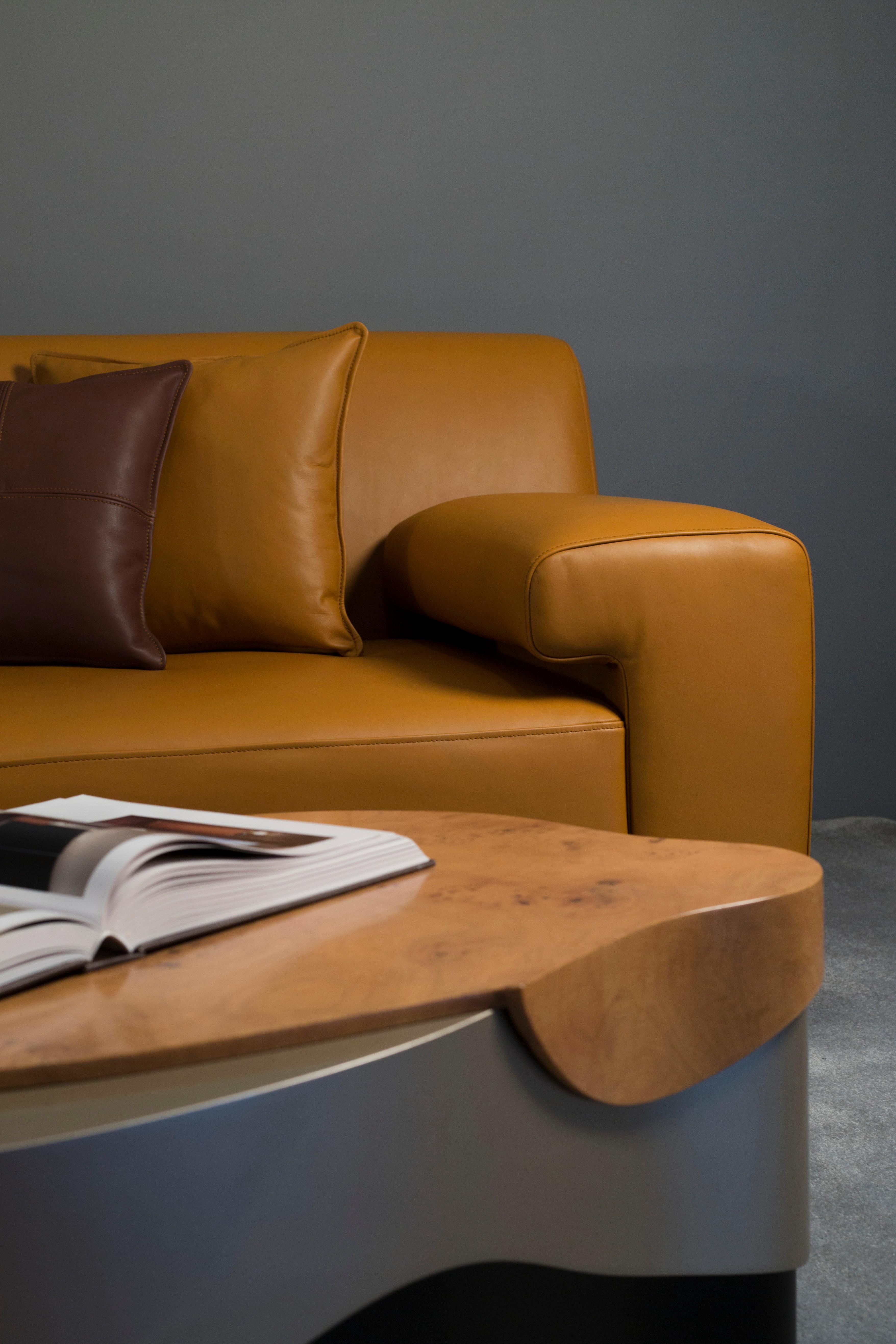 Modernes Almourol-Sofa, Kamelfarbenes italienisches Leder, handgefertigt in Portugal von Greenapple im Angebot 8