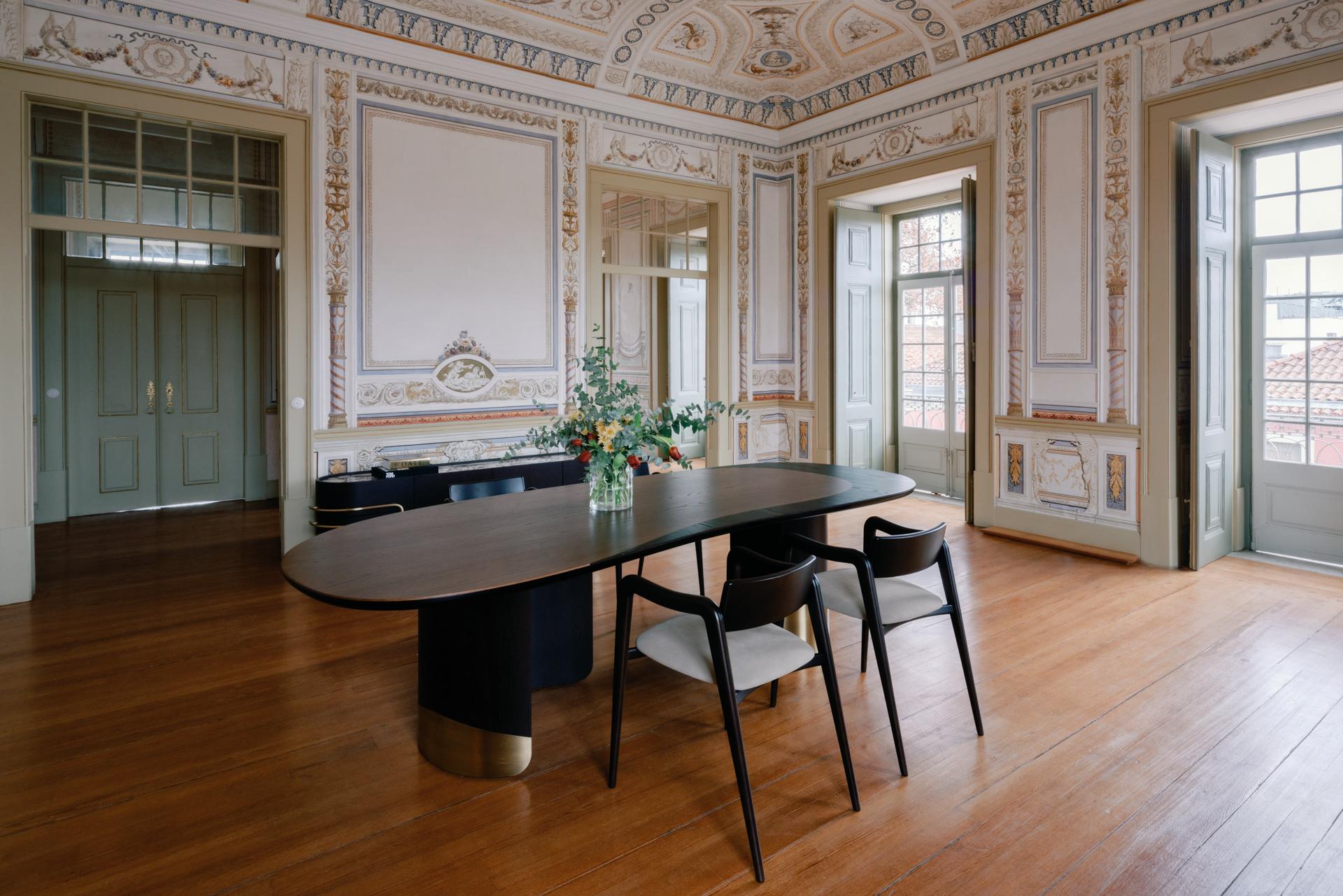 Portugais Table de salle à manger moderne C&C en marbre Calacatta Viola faite à la main Portugal Greenapple en vente