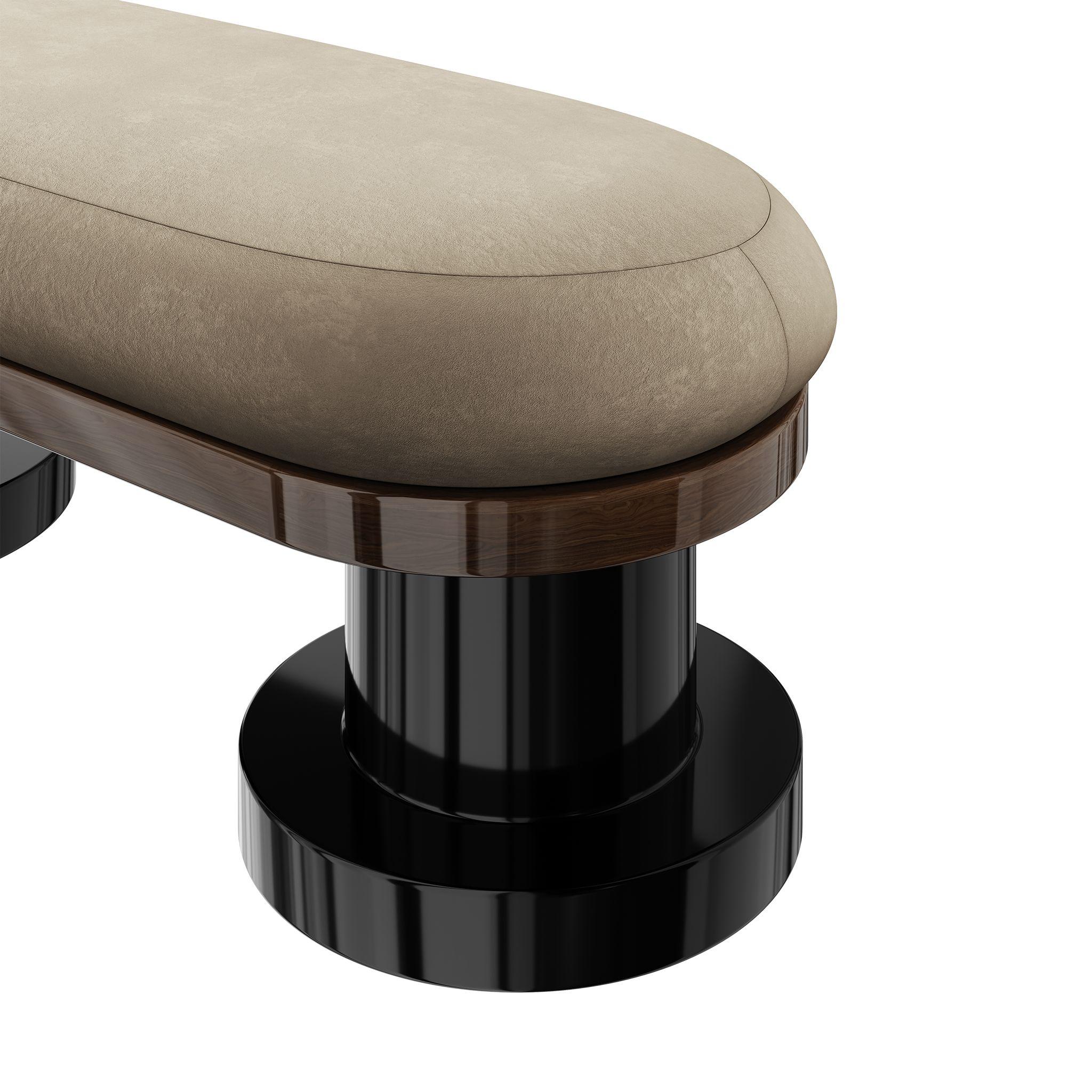 Portugais Banc moderne du 21e siècle en daim beige, piètement en bois de noyer et pieds laqués noirs en vente