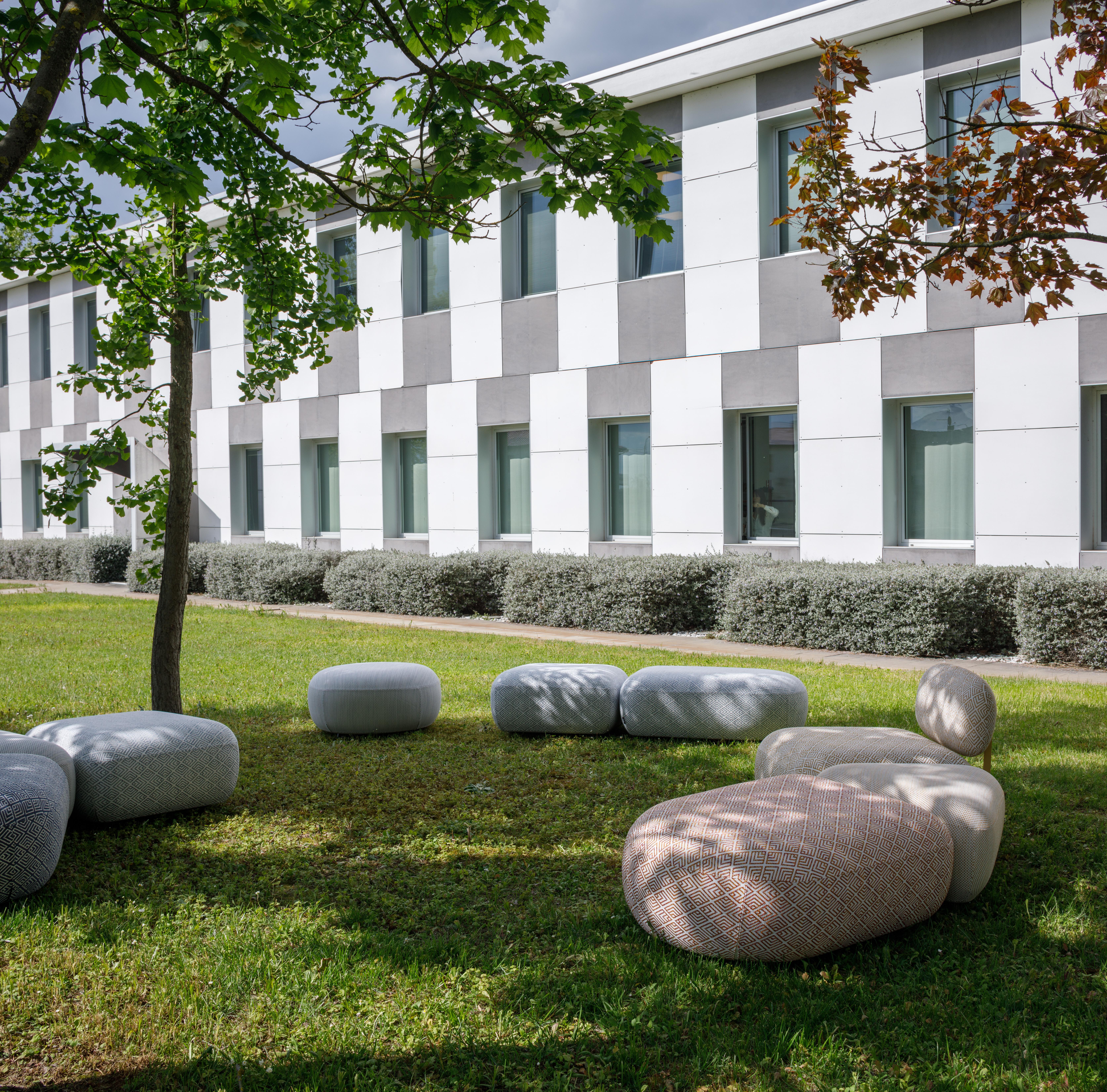 Pouf rotondo grande moderno del XXI secolo per esterni Codice Made in Italy In condizioni Nuovo in vendita a Sant'Elena, IT