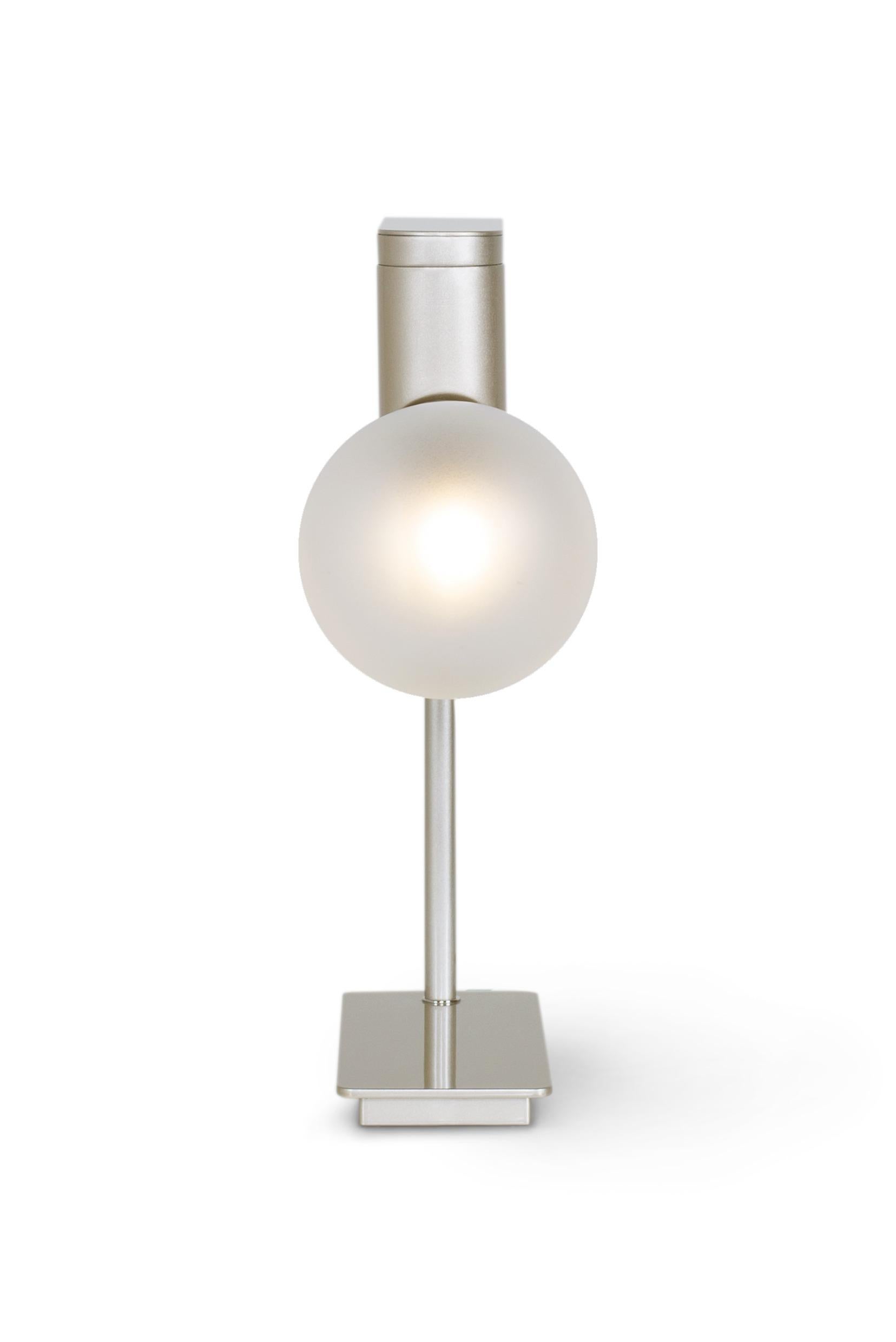 Lámpara de mesa moderna Bobo, bronce champán, hecha a mano en Portugal por Greenapple Siglo XXI y contemporáneo en venta