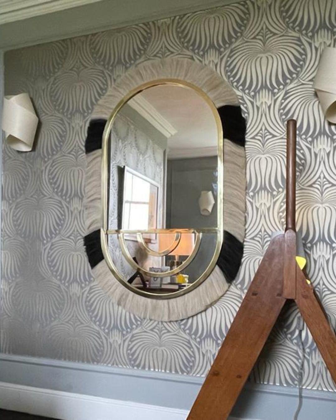 21st Century Modern Bohemian Oval Wall Mirror in Natural Black & White Fiber (Moderne) im Angebot