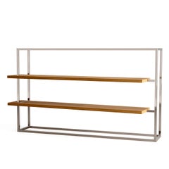 Librería minimalista moderna con estantes de madera de roble y acero inoxidable cepillado