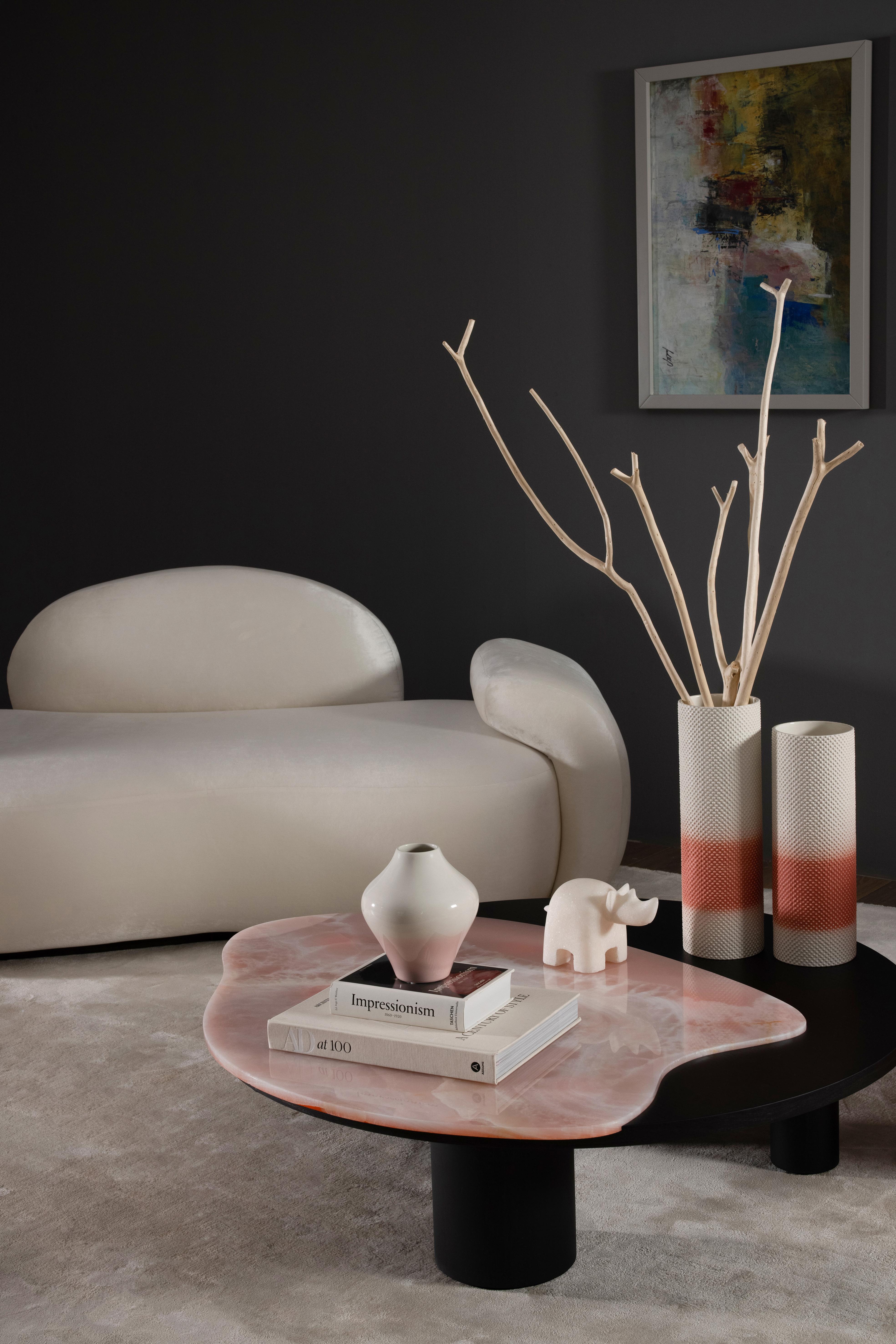 Moderne Table basse Bordeira, onyx rose, fabriquée à la main au Portugal par Greenapple en vente