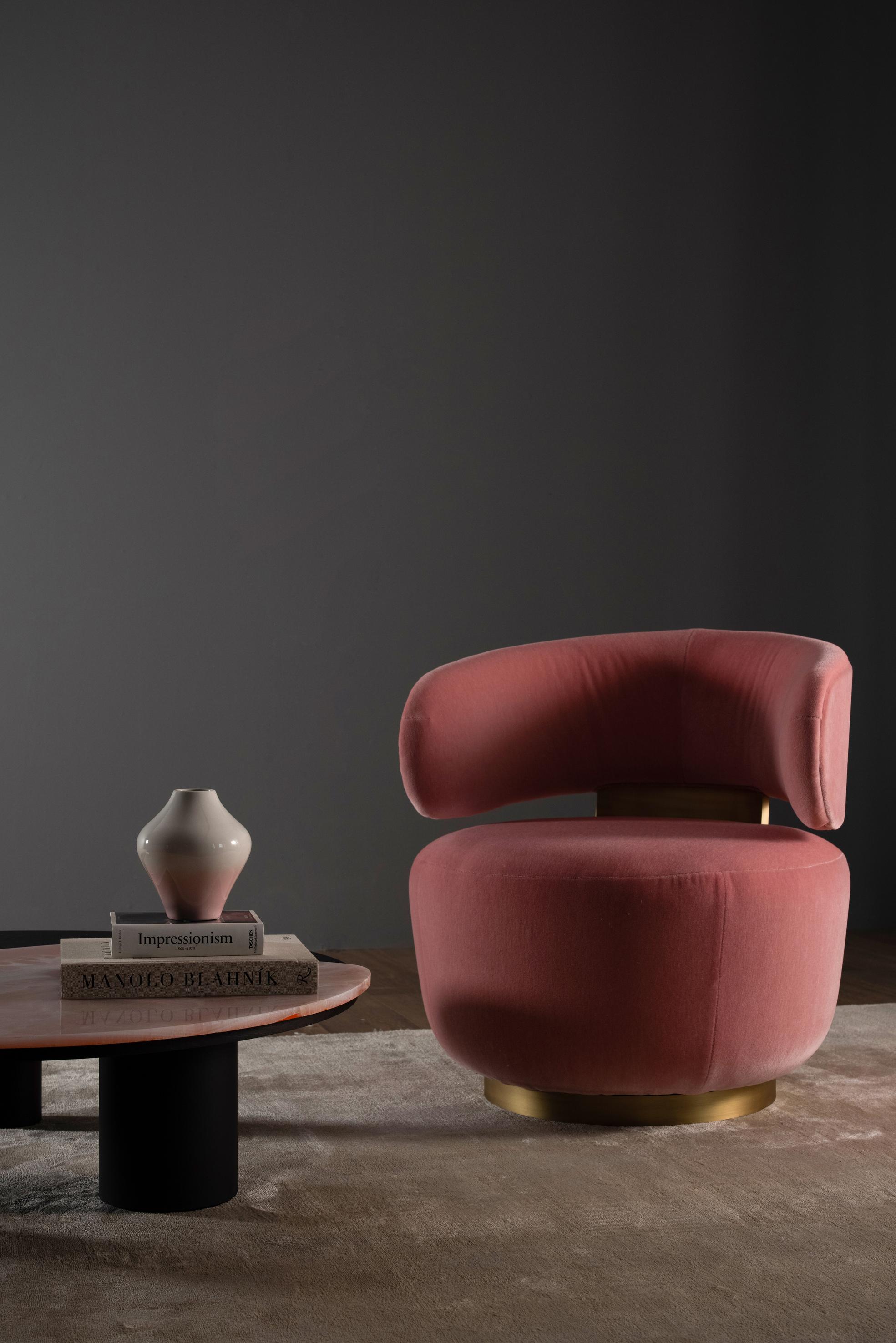 Moderne Fauteuil de salon moderne Caju pivotant, en mohair rose, fabriqué à la main au Portugal par Greenapple en vente