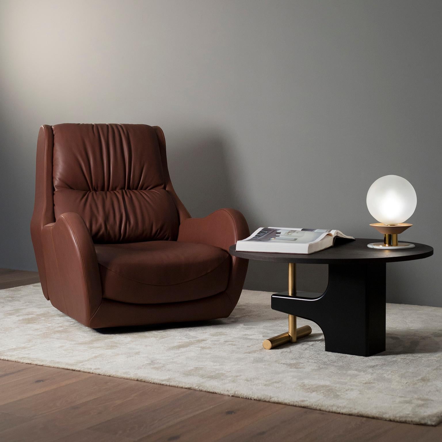 Capelinhos Swivel Lounge Chair with foot rest, Contemporary Collection, Handcrafted in Portugal - Europe by Greenapple.

The Capelinhos leather lounge chair stands as a testament to timeless comfort. Much like a fine wine, Capelinhos ages gracefully