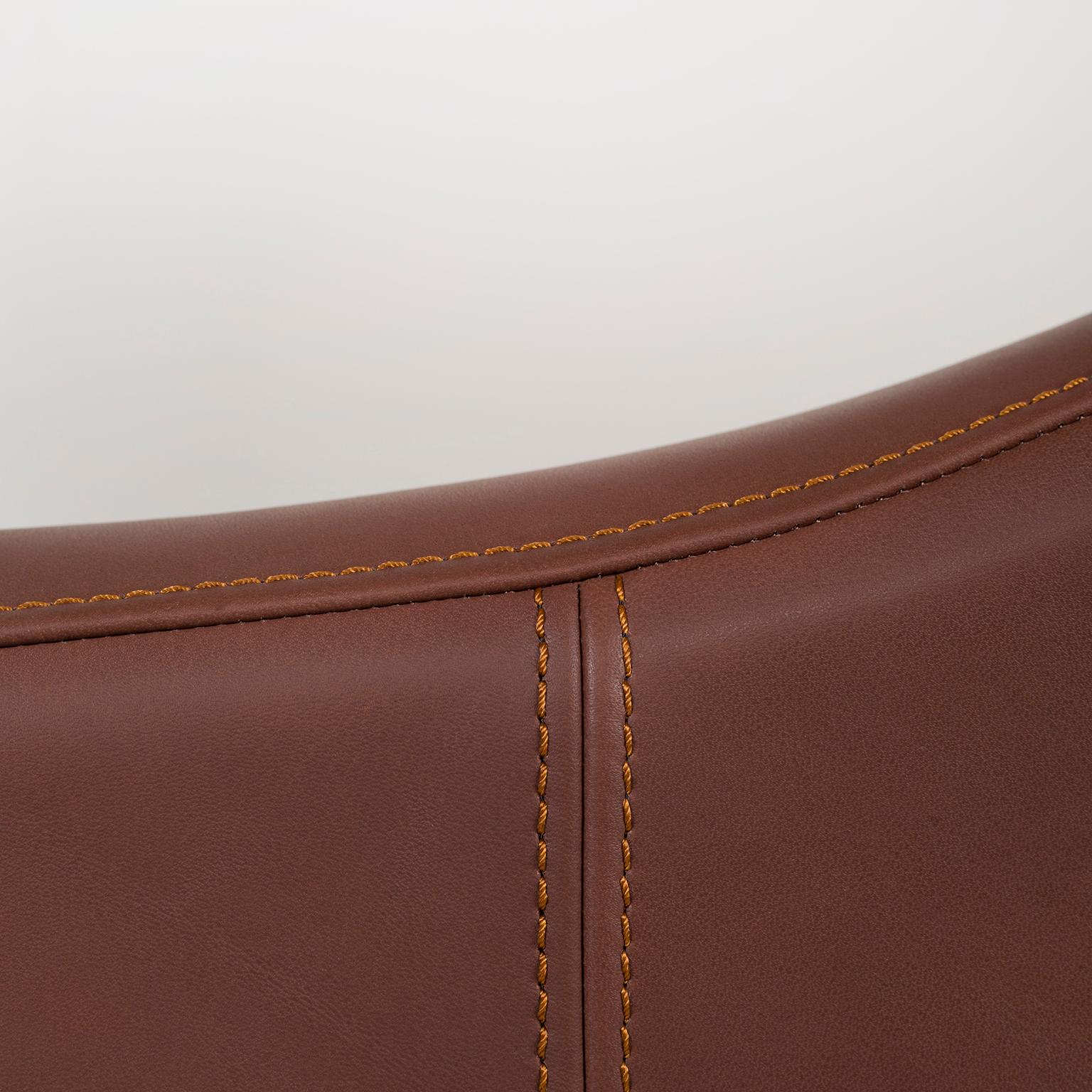 Modern Capelinhos Lounge Chair, Swivel, Leather, Handmade Portugal Greenapple  For Sale 4