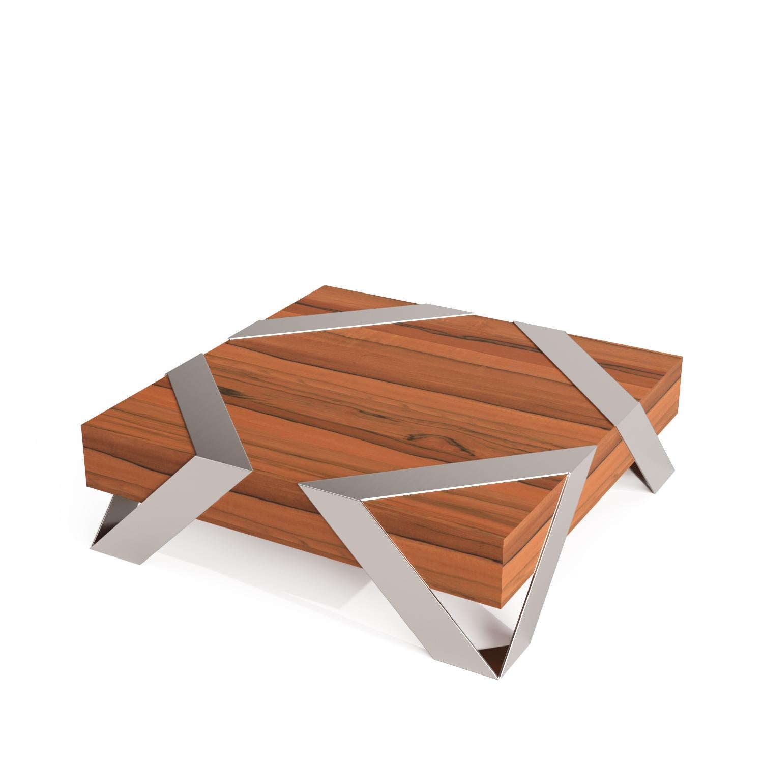 Moderner, minimalistischer, quadratischer Couchtisch aus gebürstetem Tineo-Holz und Edelstahl (Portugiesisch) im Angebot