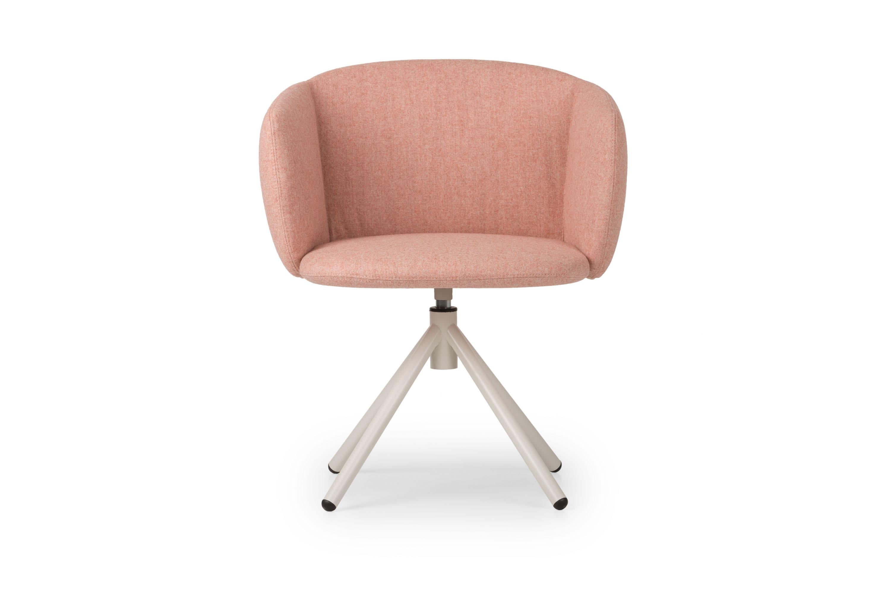 Une grande coque enveloppante entoure le siège d'une douce étreinte. Les coutures définissent et dessinent les lignes douces, offrant un look élégant et polyvalent. Convient aux salles de conférence et aux espaces de détente des hôtels et des