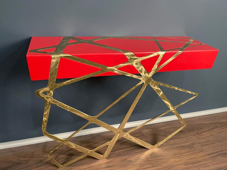 21st Century Modern Console Table in Red Lacquer and Brass Showroom Sample In Excellent Condition For Sale In Vila Nova Famalicão, PT