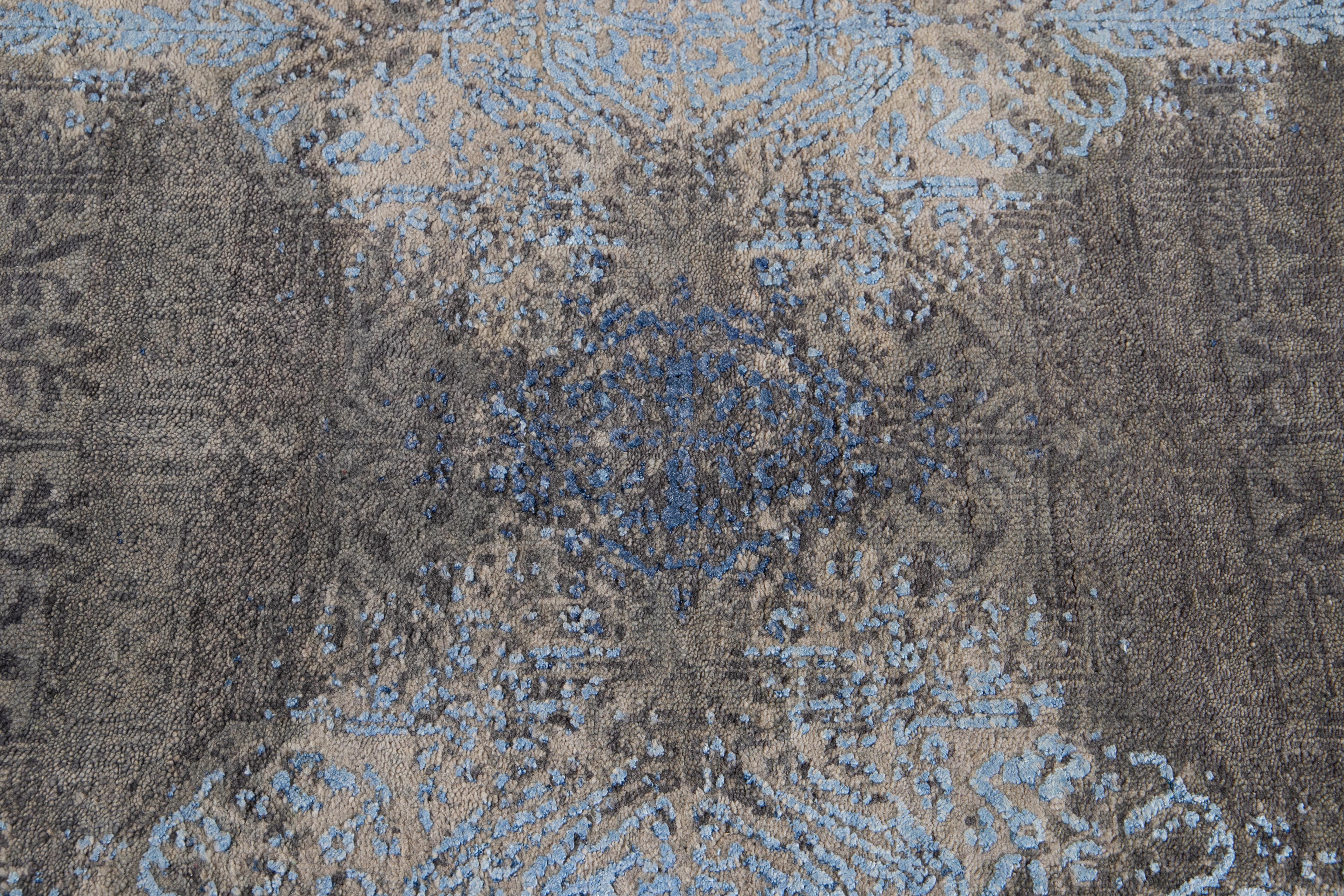 21st Century Modern Contemporary Abstract Wool Rug For Sale 4