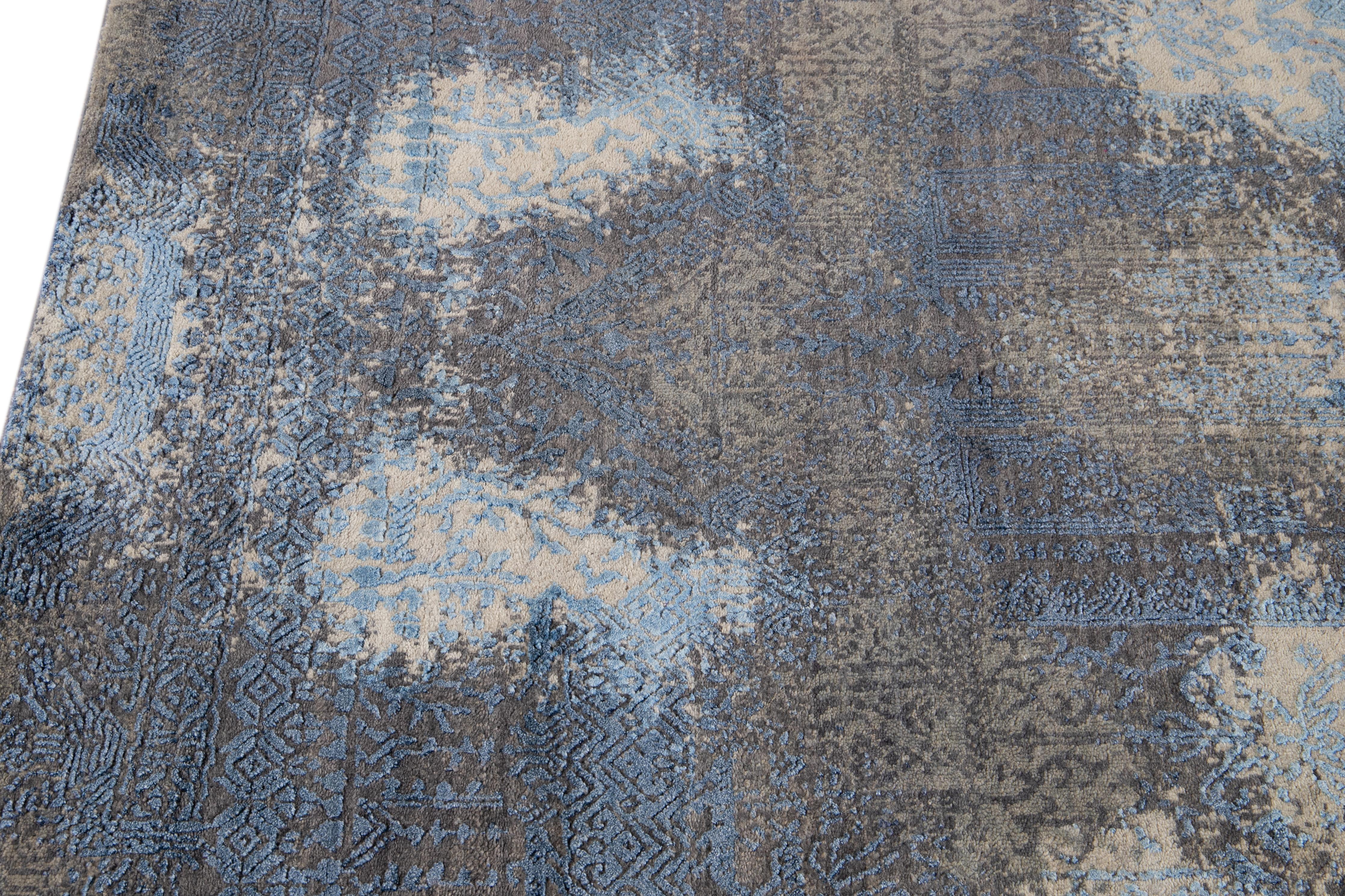 21st Century Modern Contemporary Abstract Wool Rug For Sale 5