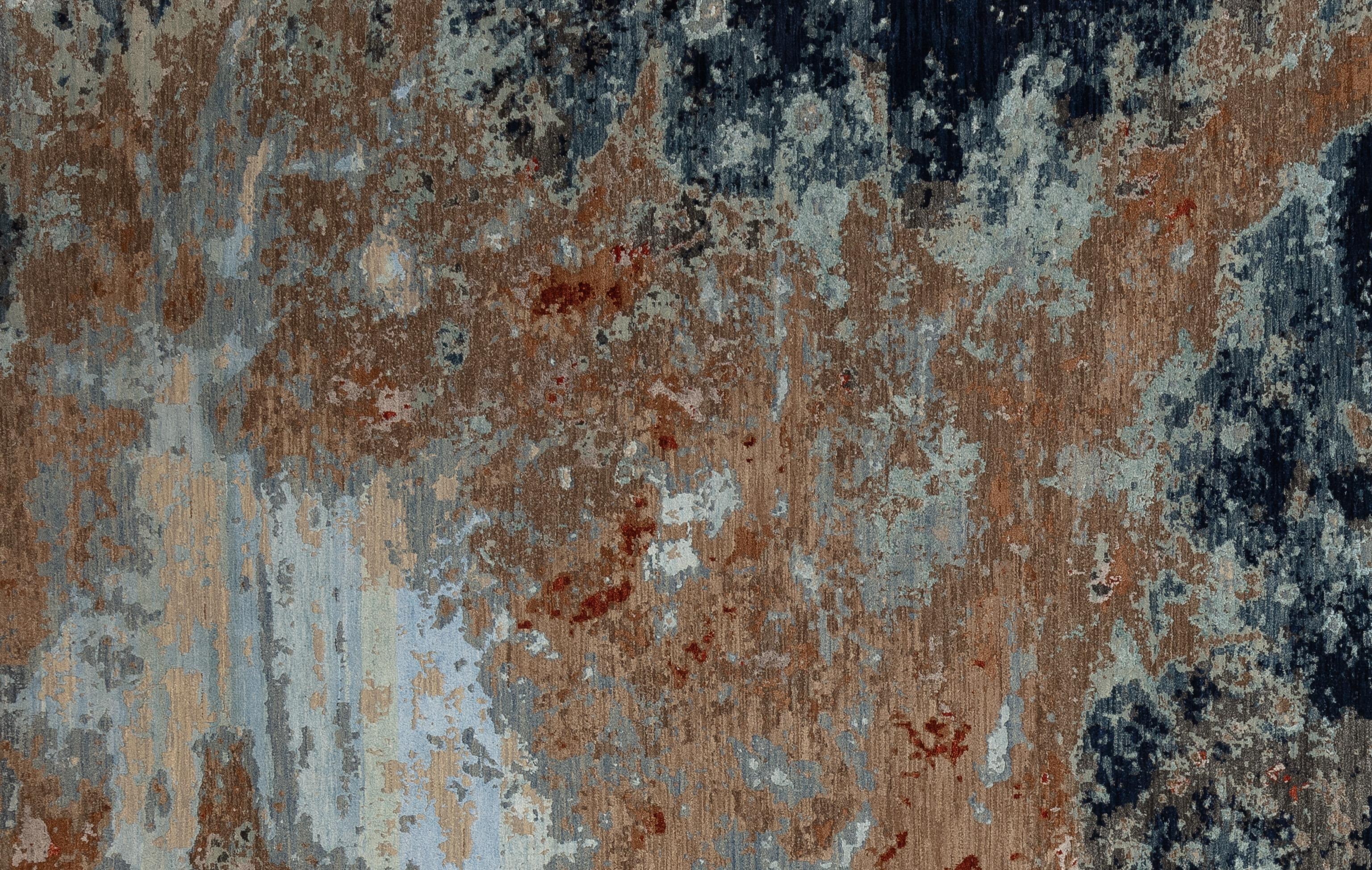 Introducing our exquisite contemporary rug, a masterpiece of elegance and sophistication, handcrafted in India by skilled artisans. Made from the finest wool sourced from the region, this rug boasts a luxurious texture that is both soft to the touch