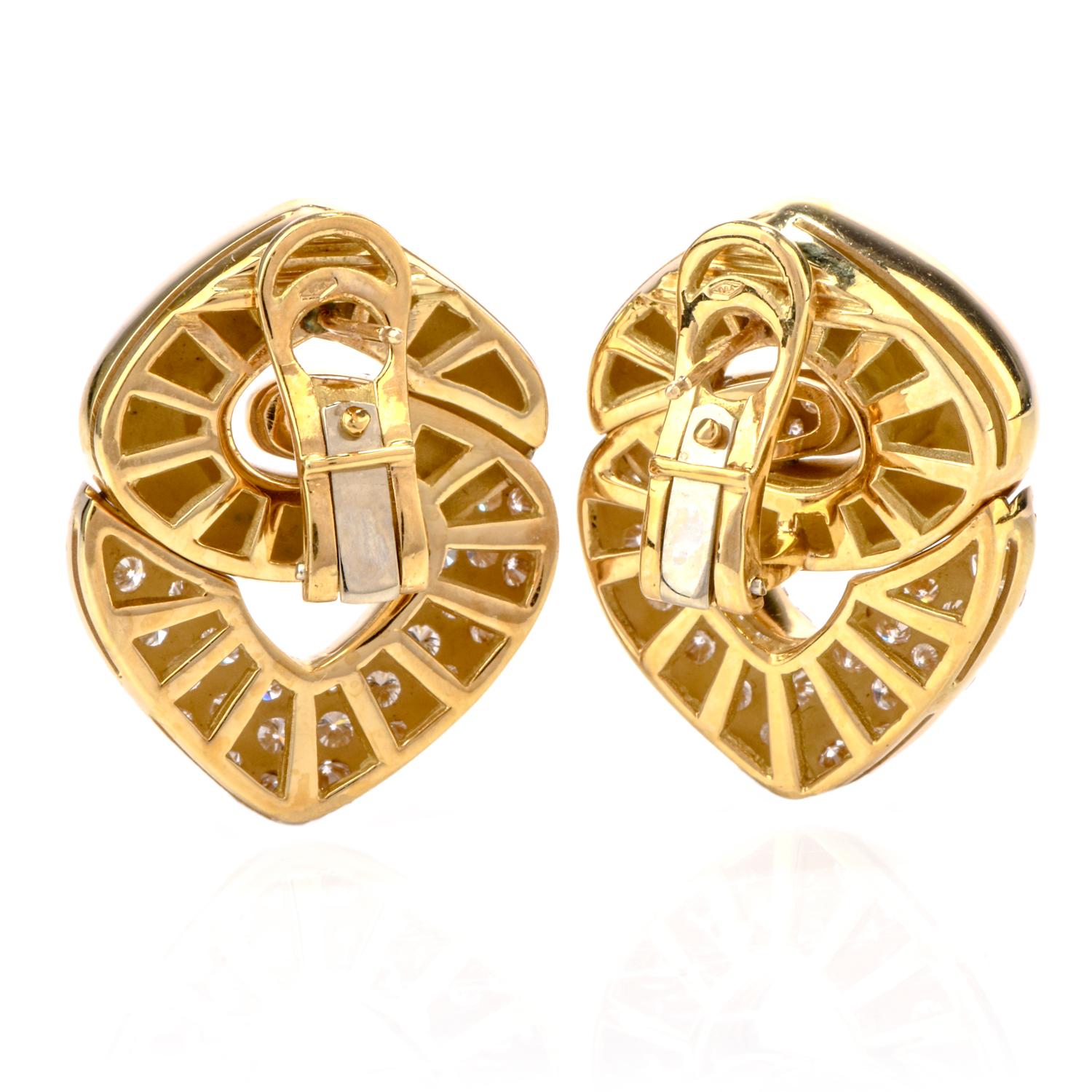 Moderne Clips d'oreilles à clips Omega en diamants 18 carats du XXIe siècle en vente