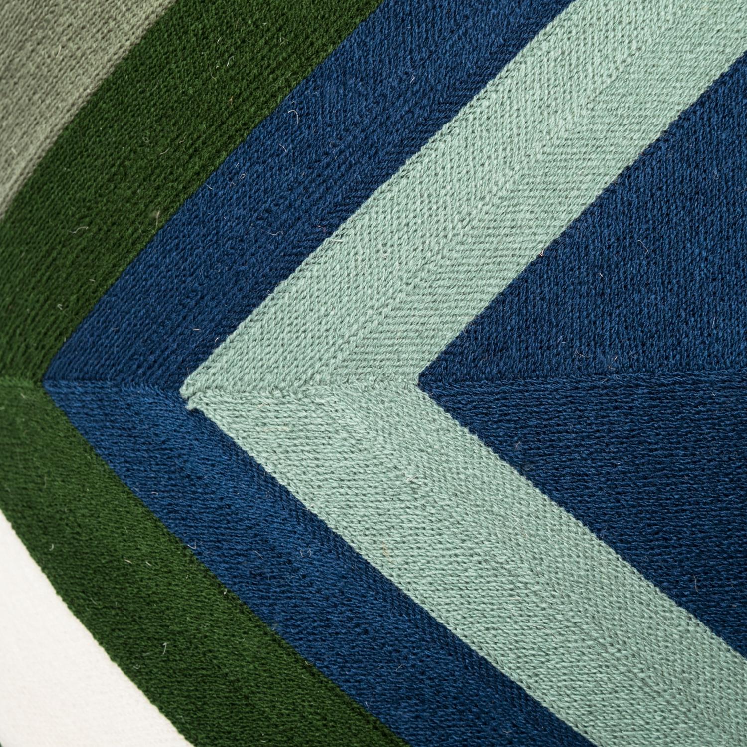 Modernes Stickerei-Kissen aus Baumwolle von Sonia in Blau, Türkis und Grün, 21. Jahrhundert im Angebot 1
