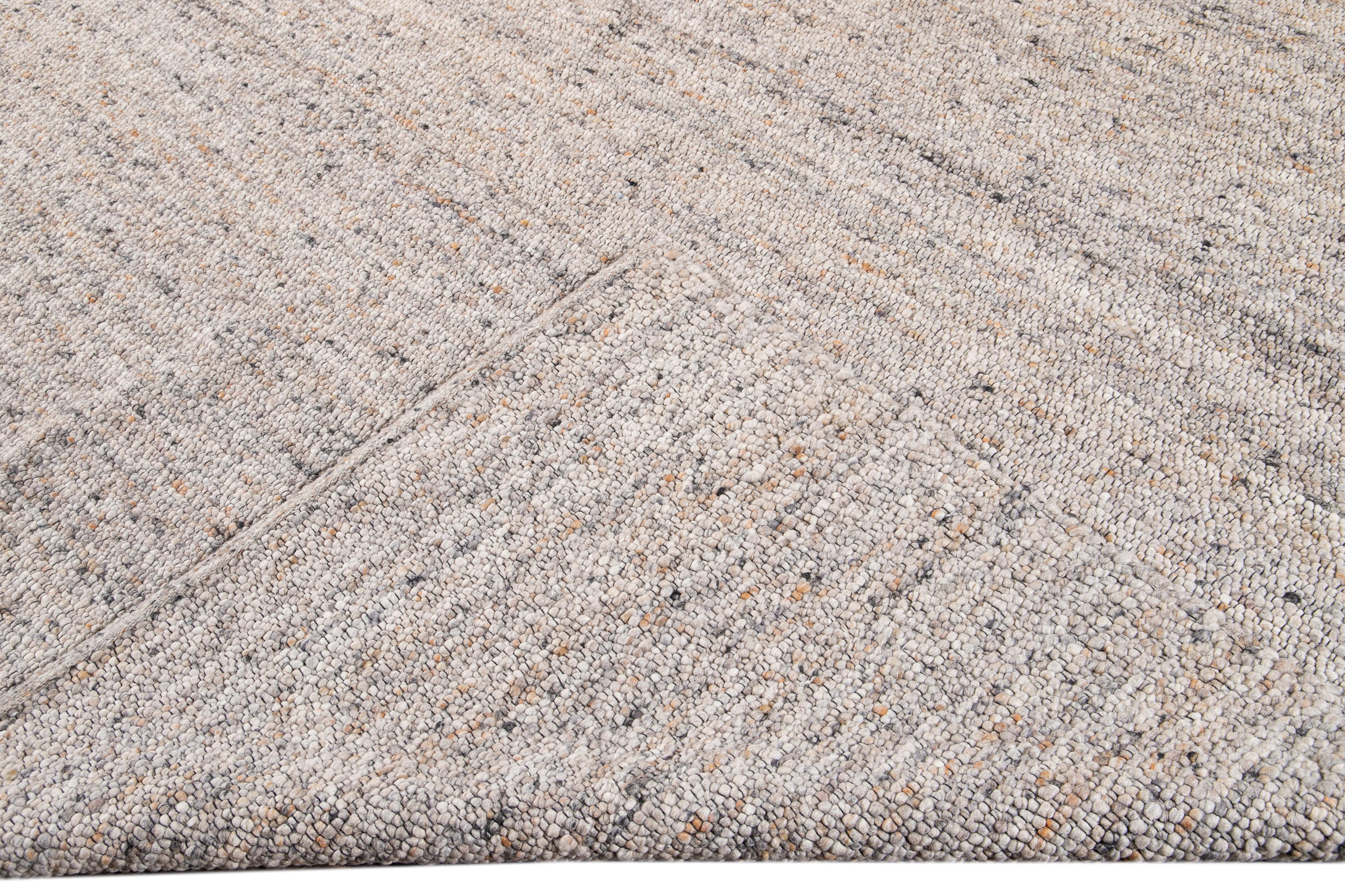 Alfombra de lana de textura afieltrada moderna del siglo XXI en venta 4