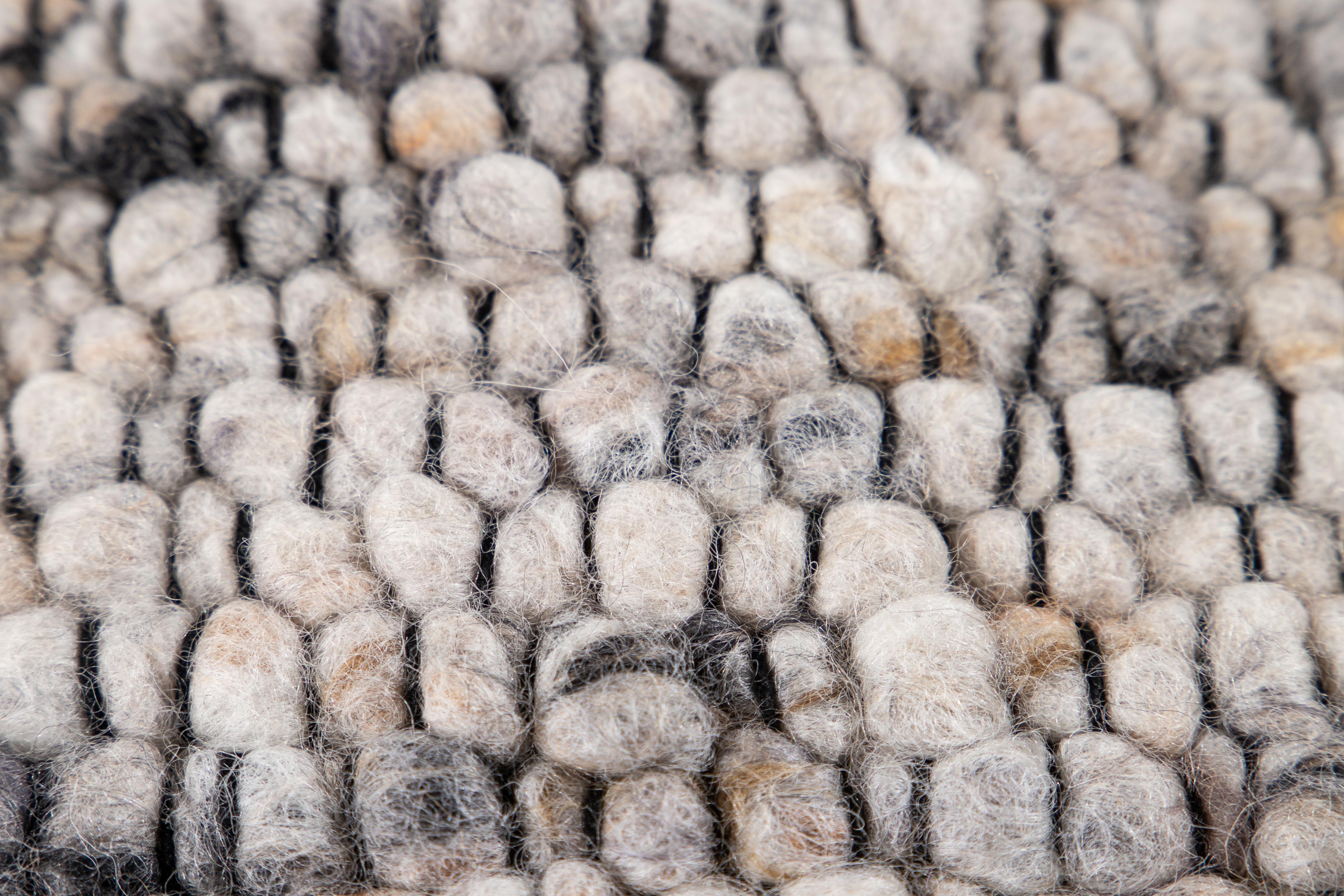 Alfombra de lana de textura afieltrada moderna del siglo XXI en venta 6