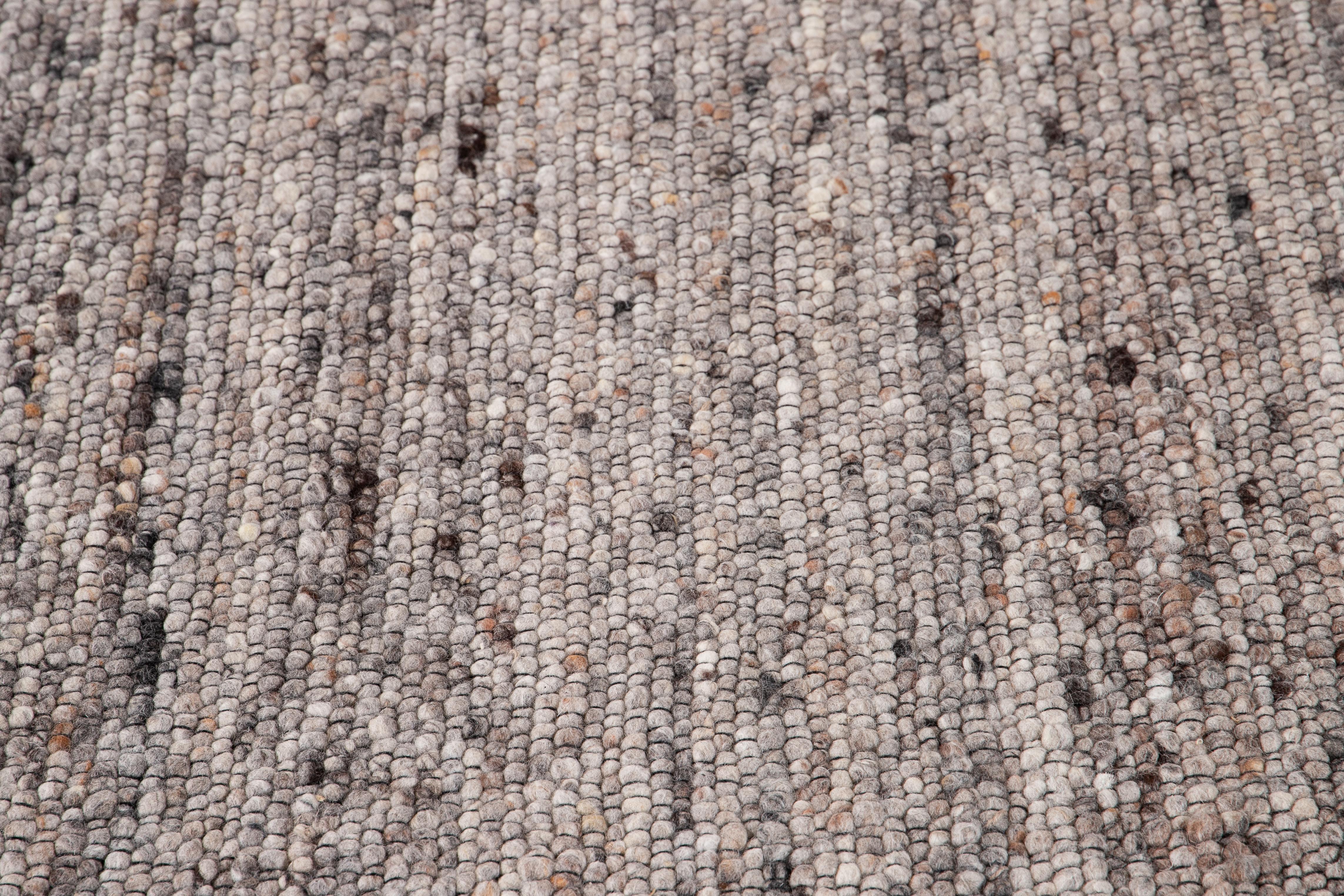 Tappeto in lana con texture infeltrita del 21° secolo In condizioni Nuovo in vendita a Norwalk, CT
