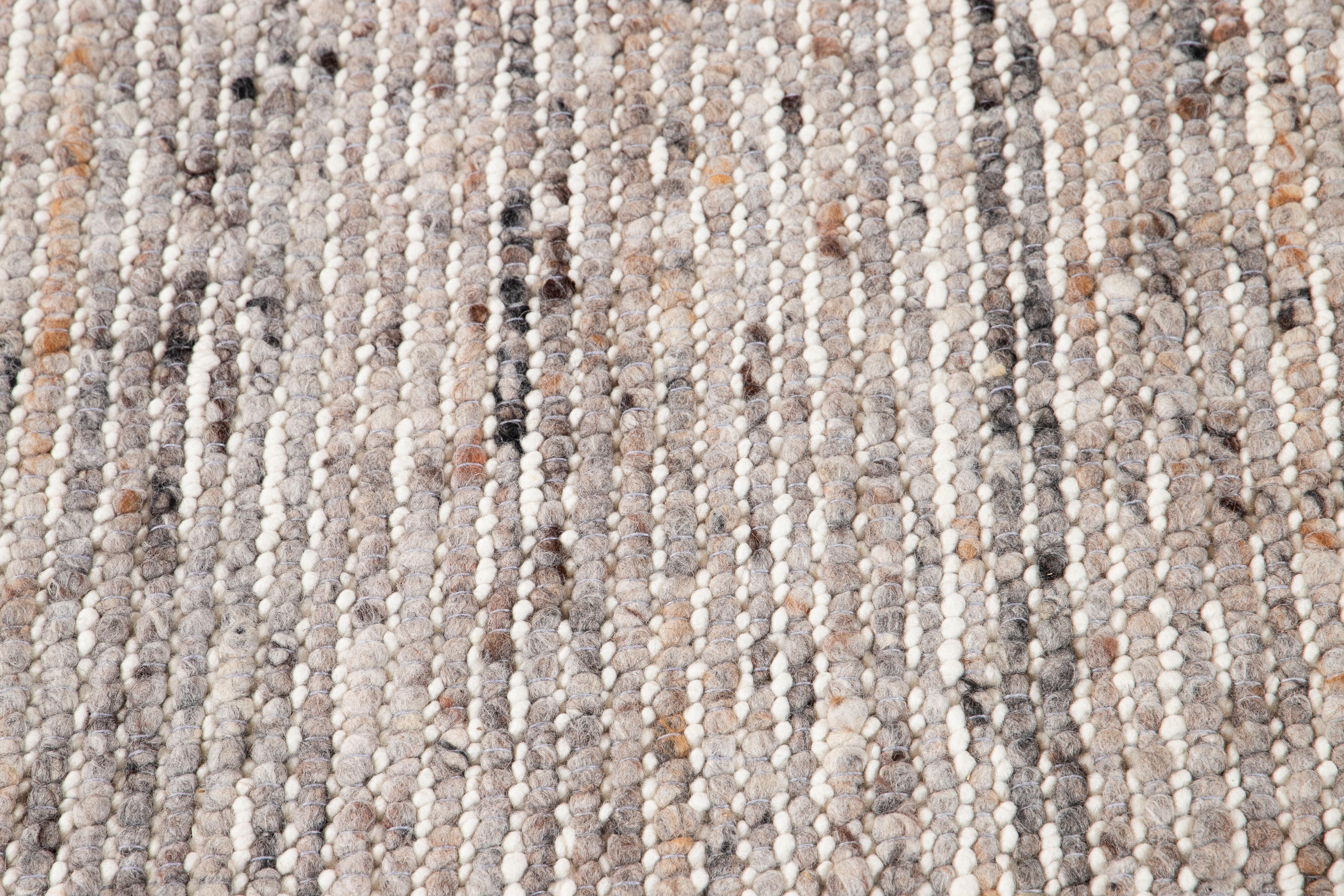 Tappeto in lana con texture infeltrita del 21° secolo in vendita 2