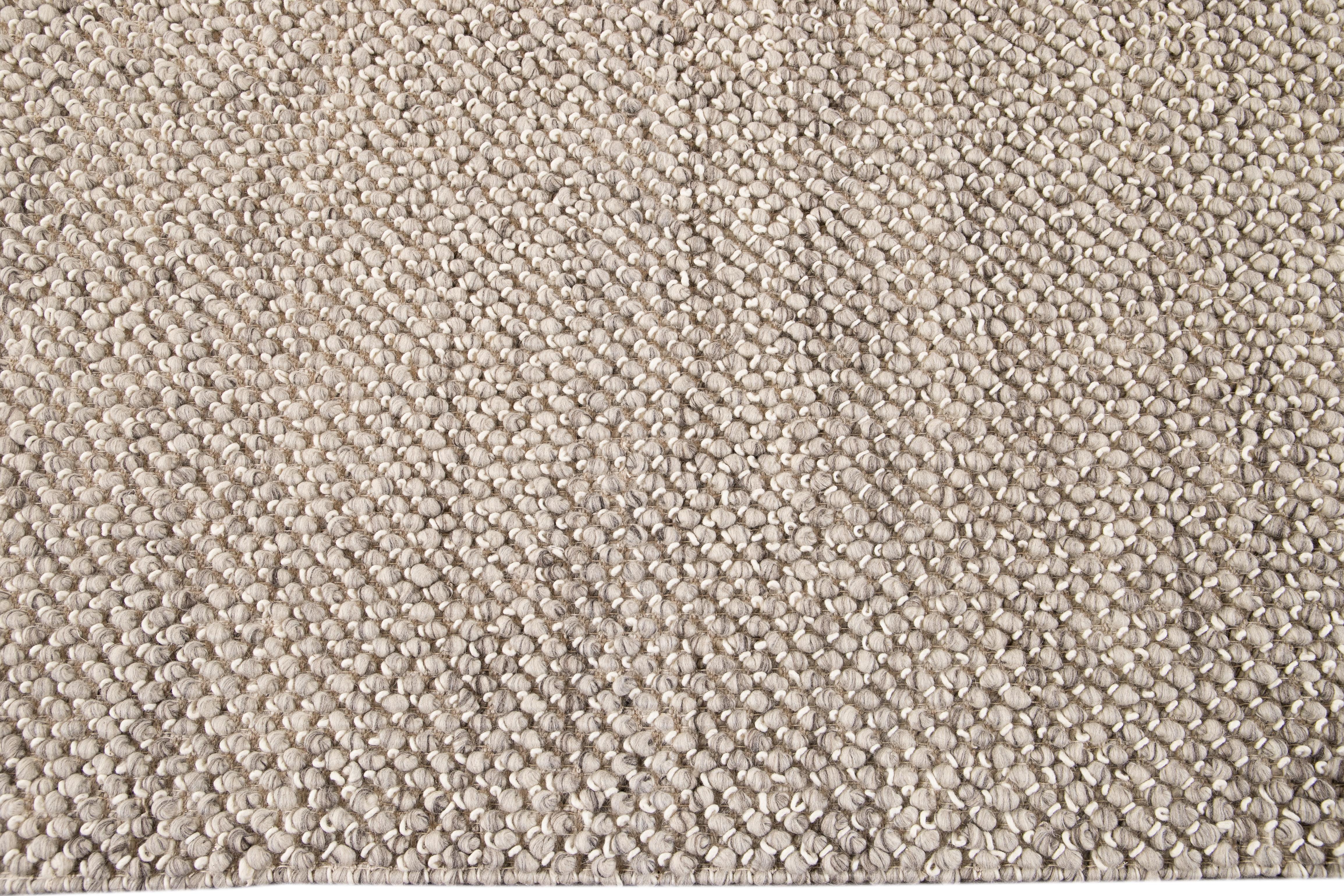 Beautiful Contemporary Textured Rug, hand-knotted wool with a tan field and subtle gray accents.

This rug measures 12' 0