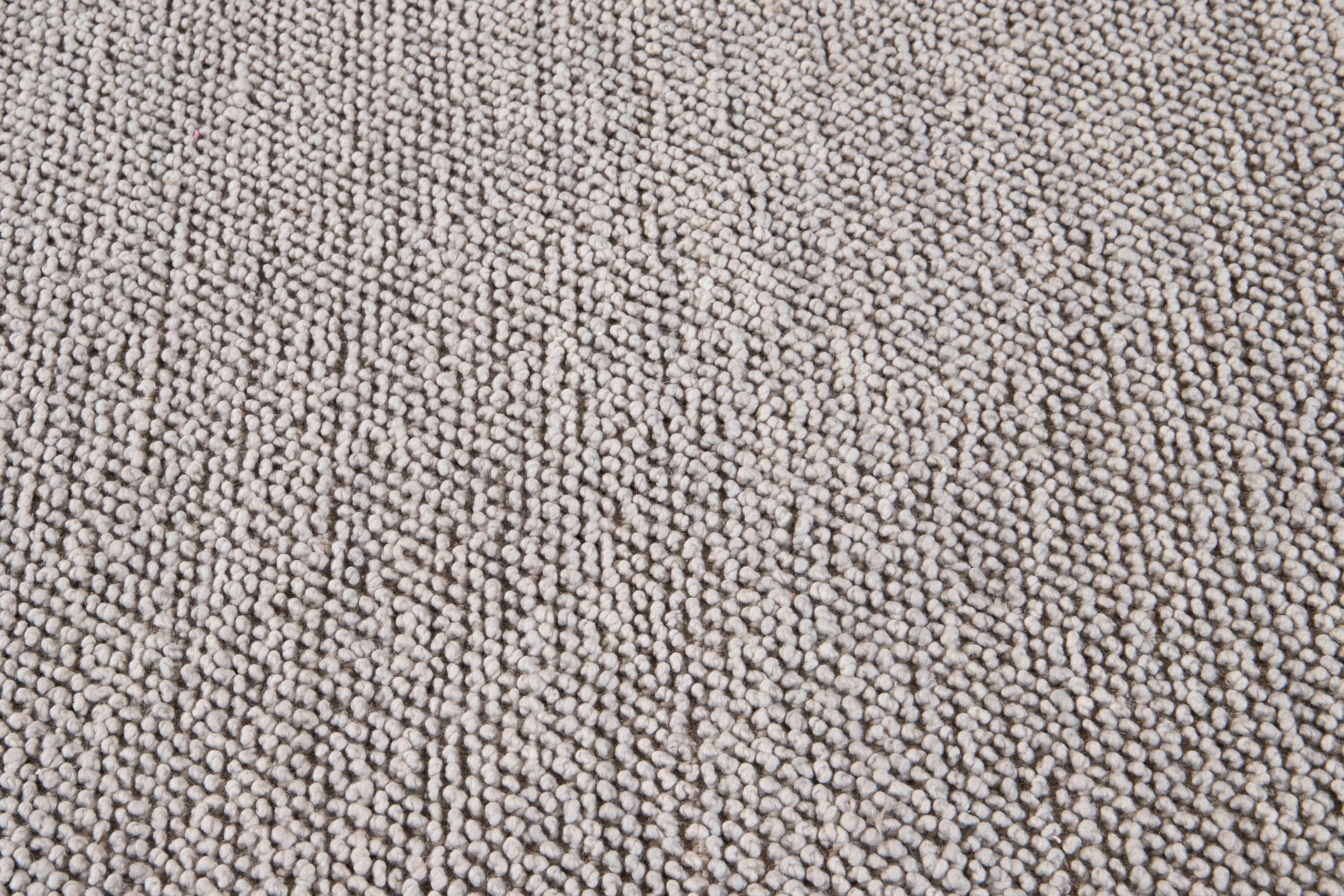 Tappeto in lana con texture infeltrita del 21° secolo In condizioni Nuovo in vendita a Norwalk, CT