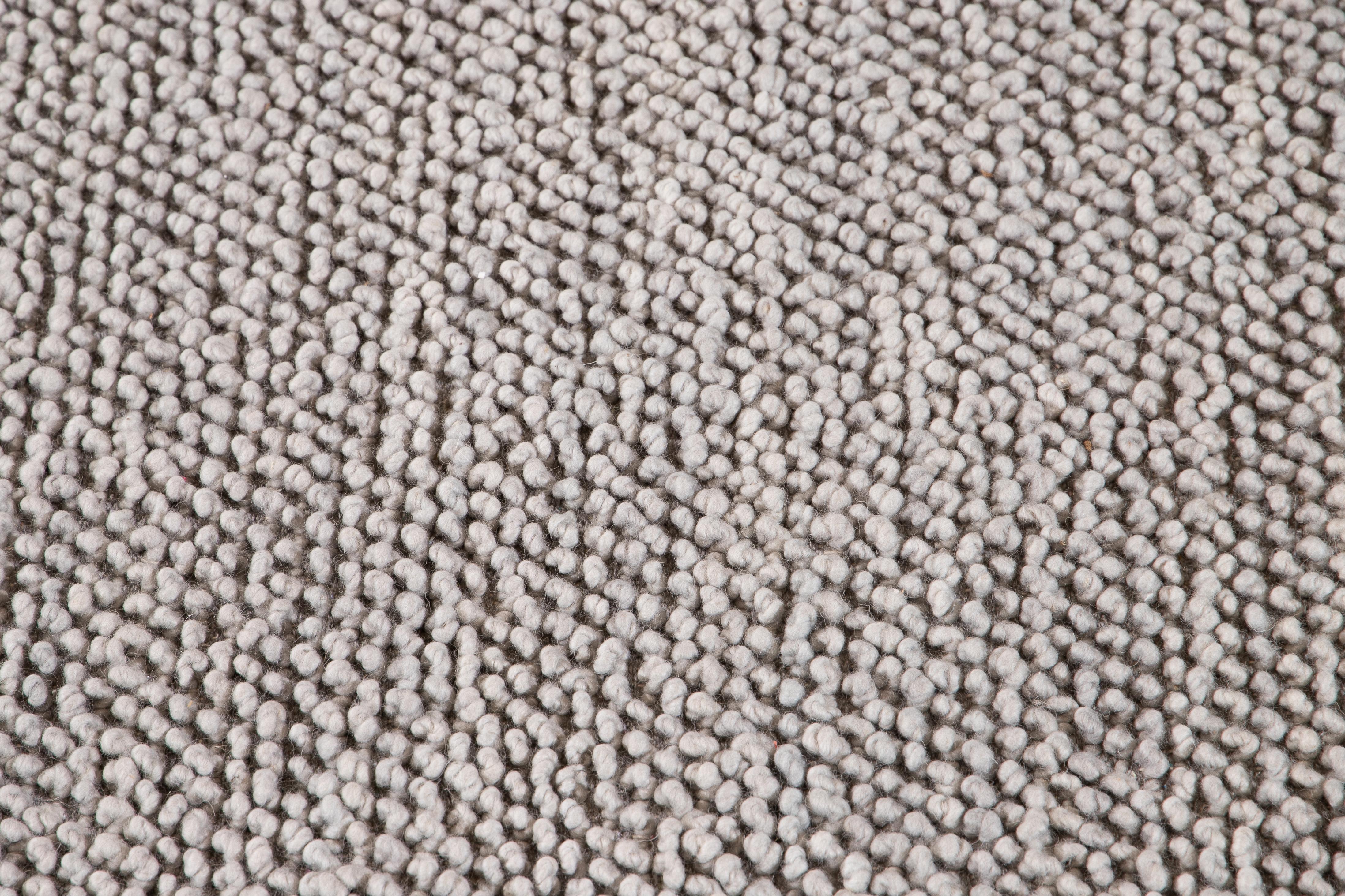 XXI secolo e contemporaneo Tappeto in lana con texture infeltrita del 21° secolo in vendita