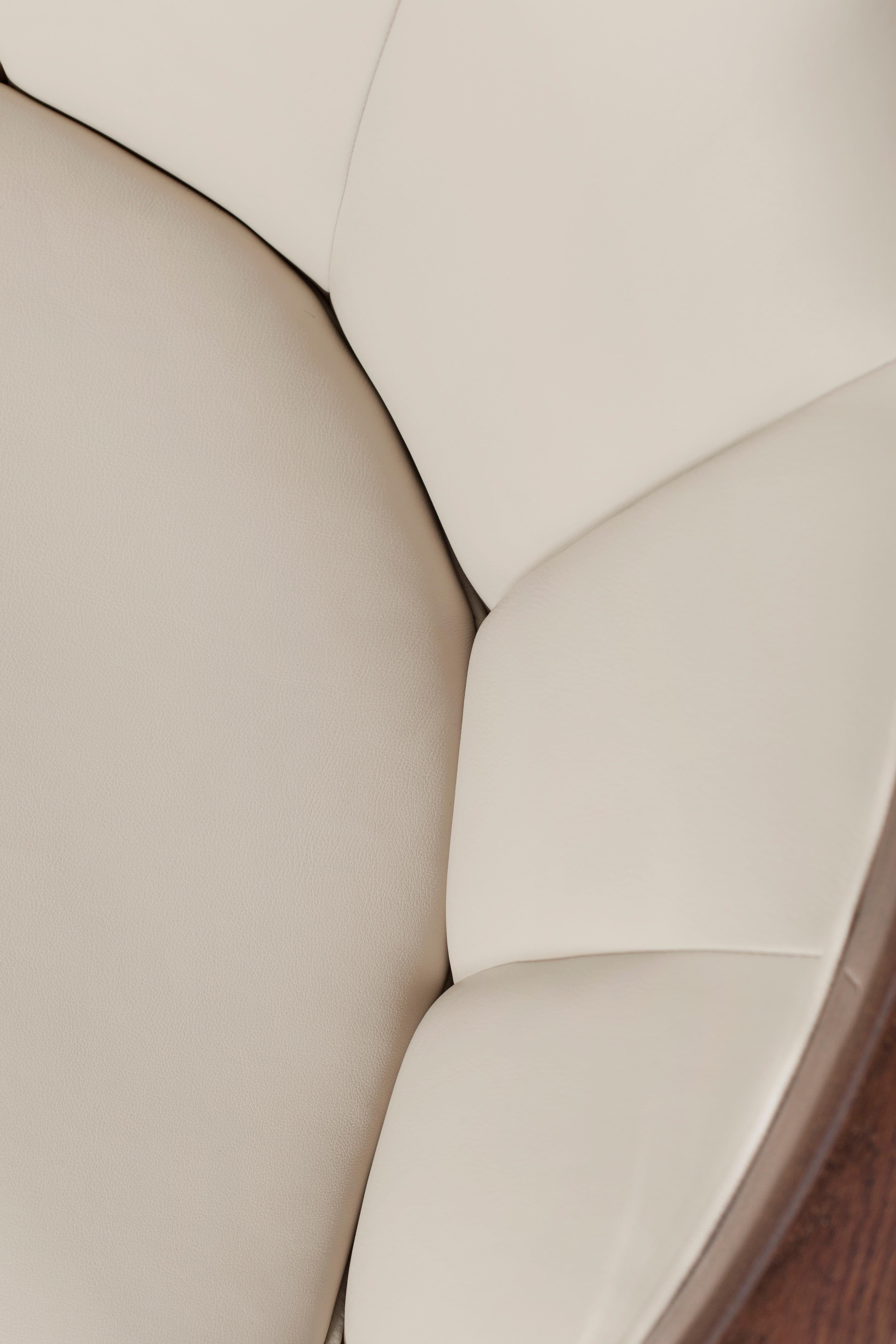 Moderner Fernando-Sessel aus italienischem Leder, handgefertigt in Portugal von Greenapple im Angebot 11