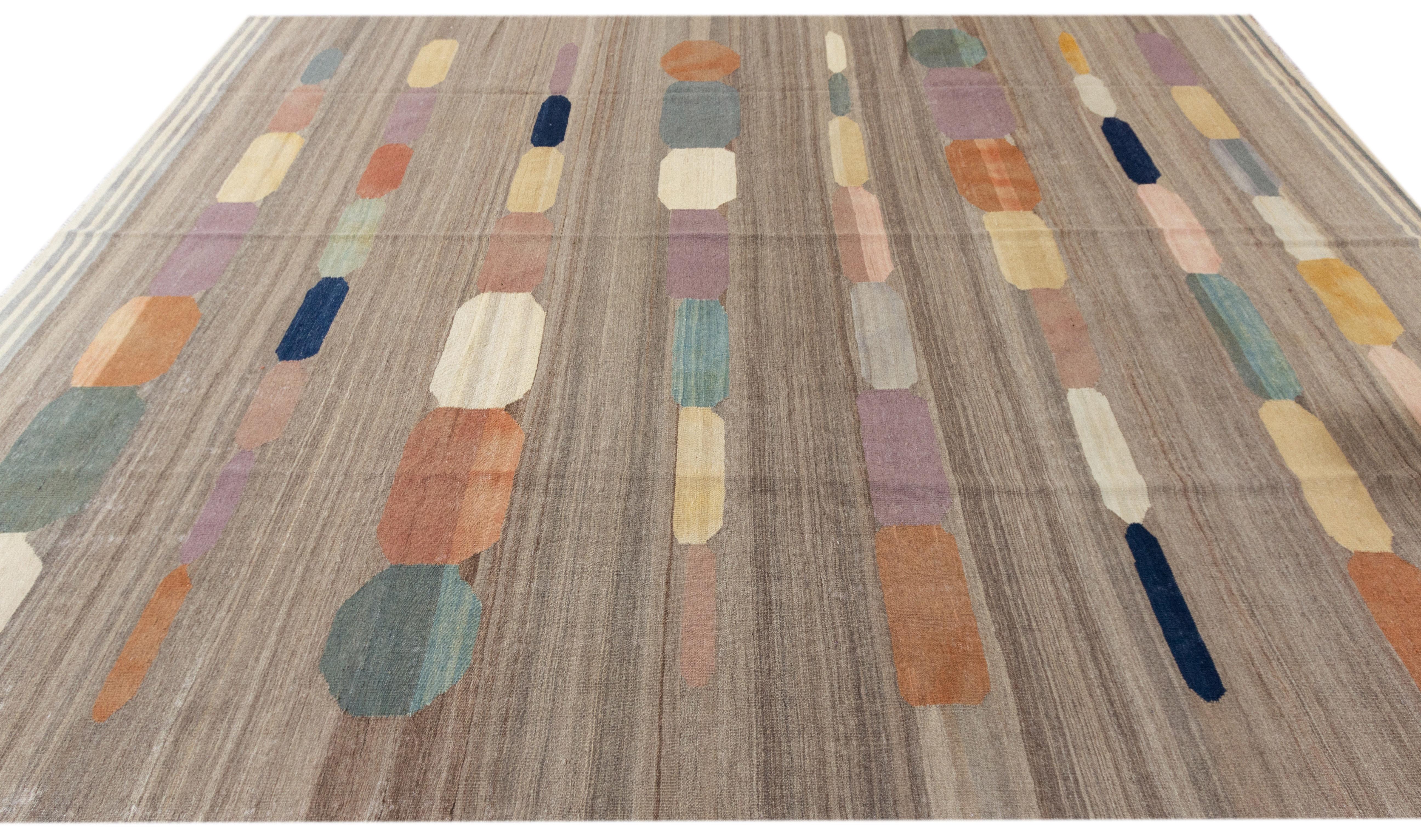 Modern Colorful Flat-Weave Kilim Room Size Wool Rug In New Condition In Norwalk, CT
