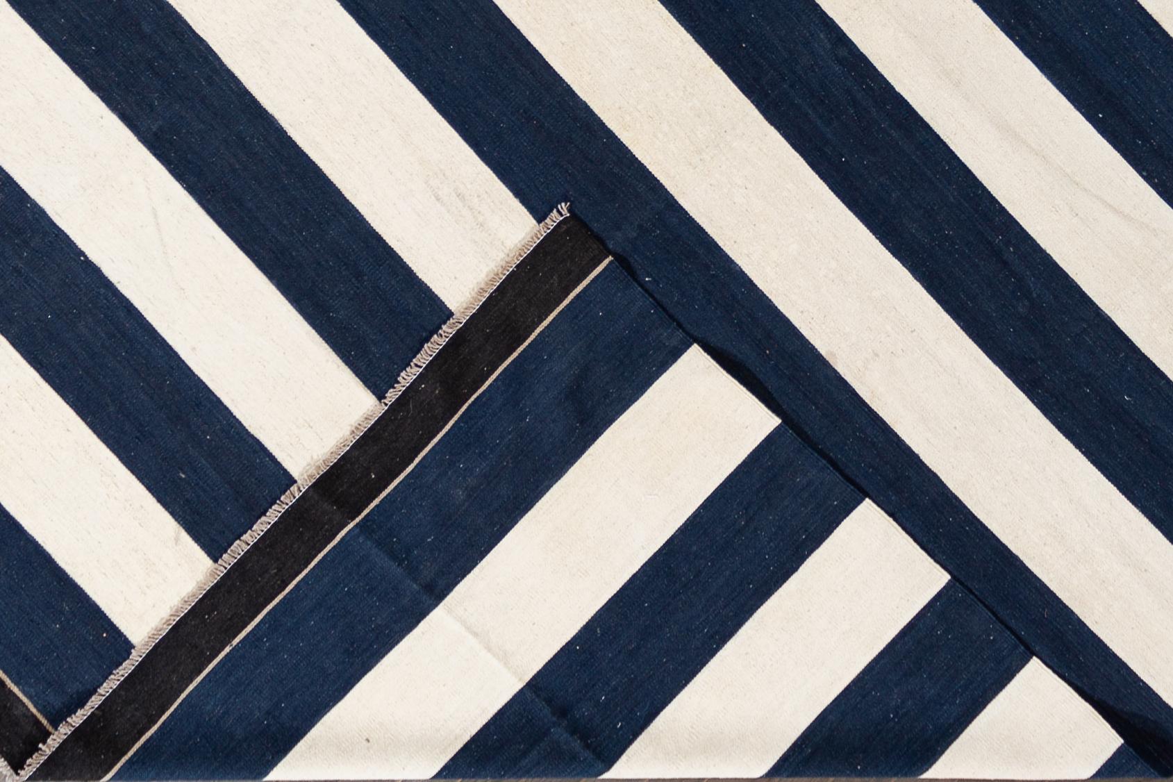 Beautiful 21st century contemporary Kilim rug, handwoven wool in an all-over blue and white striped design.

This rug measures: 9' 9