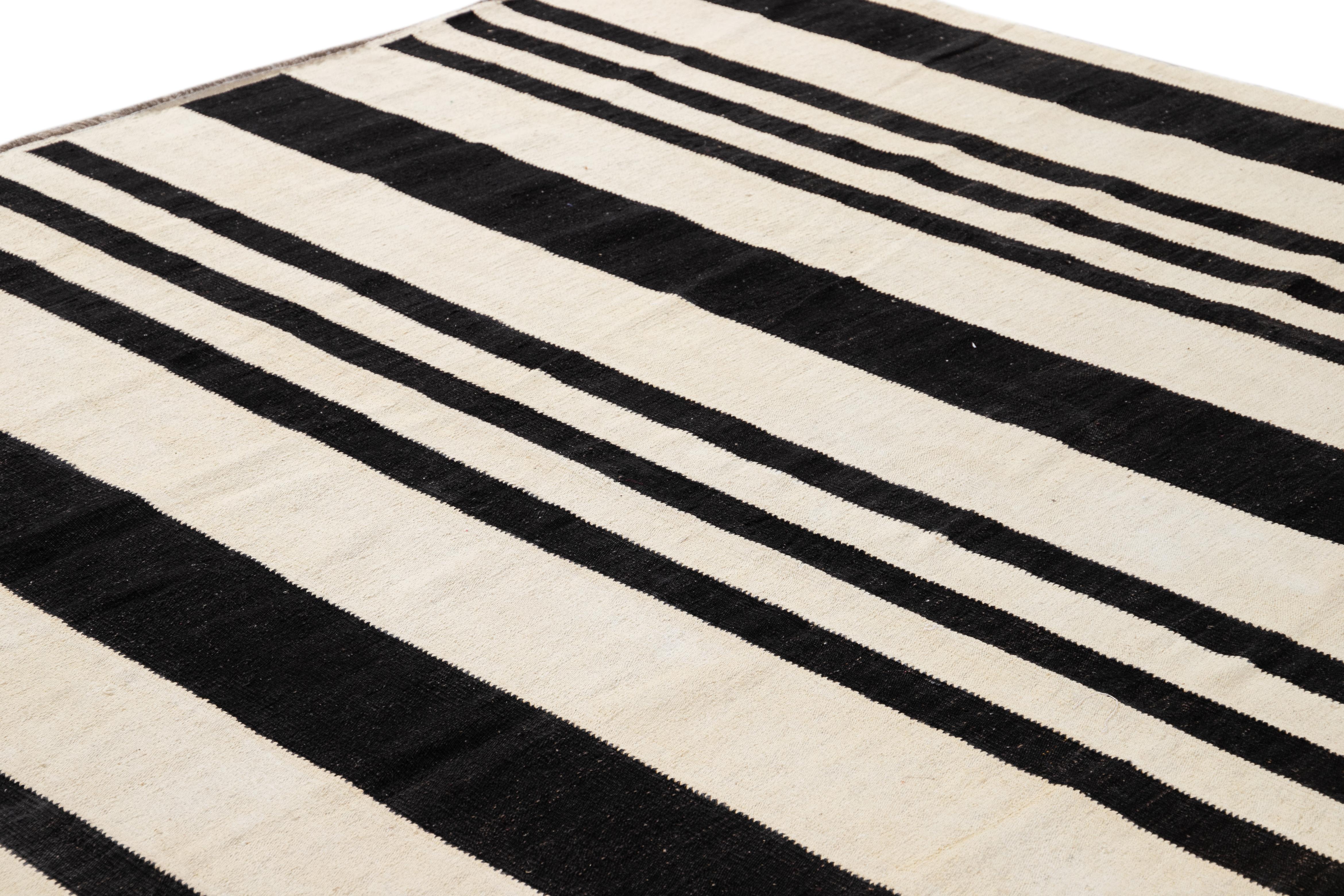 Contemporary 21st Century Modern Flat-Weave Kilim Rug For Sale