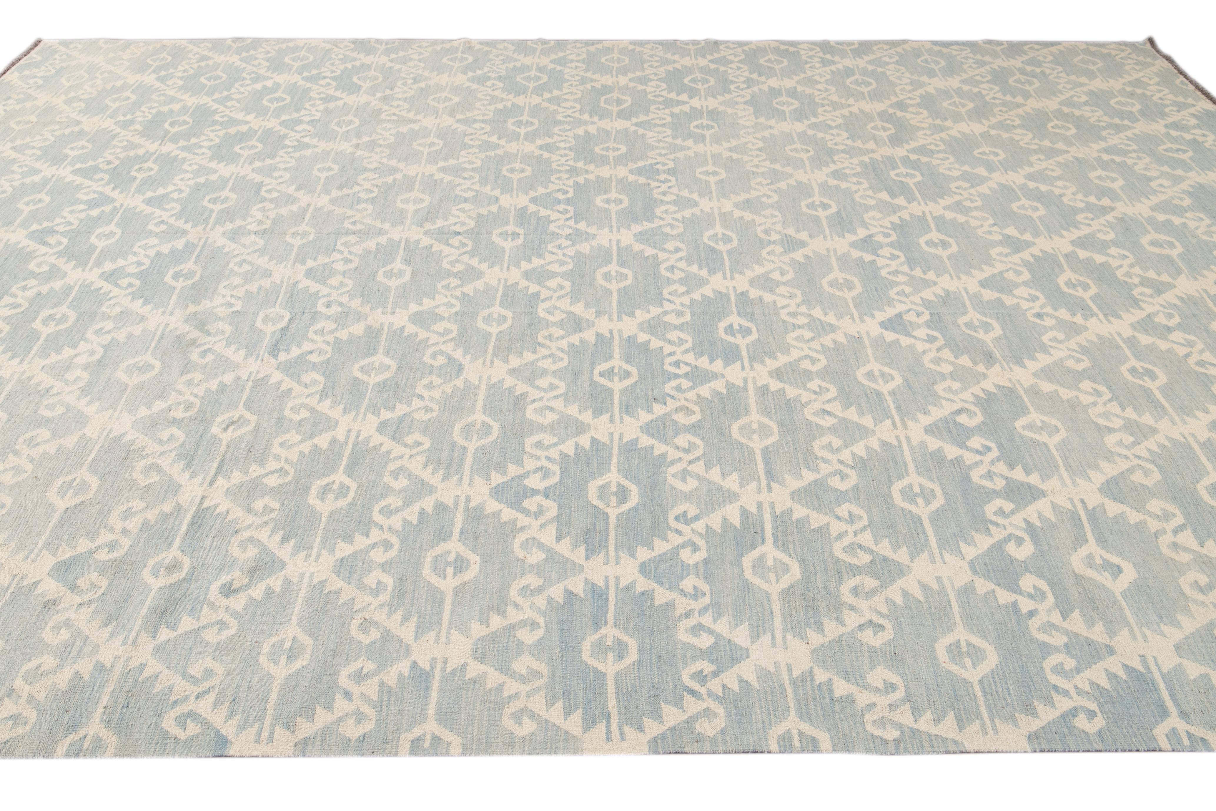 21st Century Modern Flat-Weave Kilim Wool Rug For Sale 5