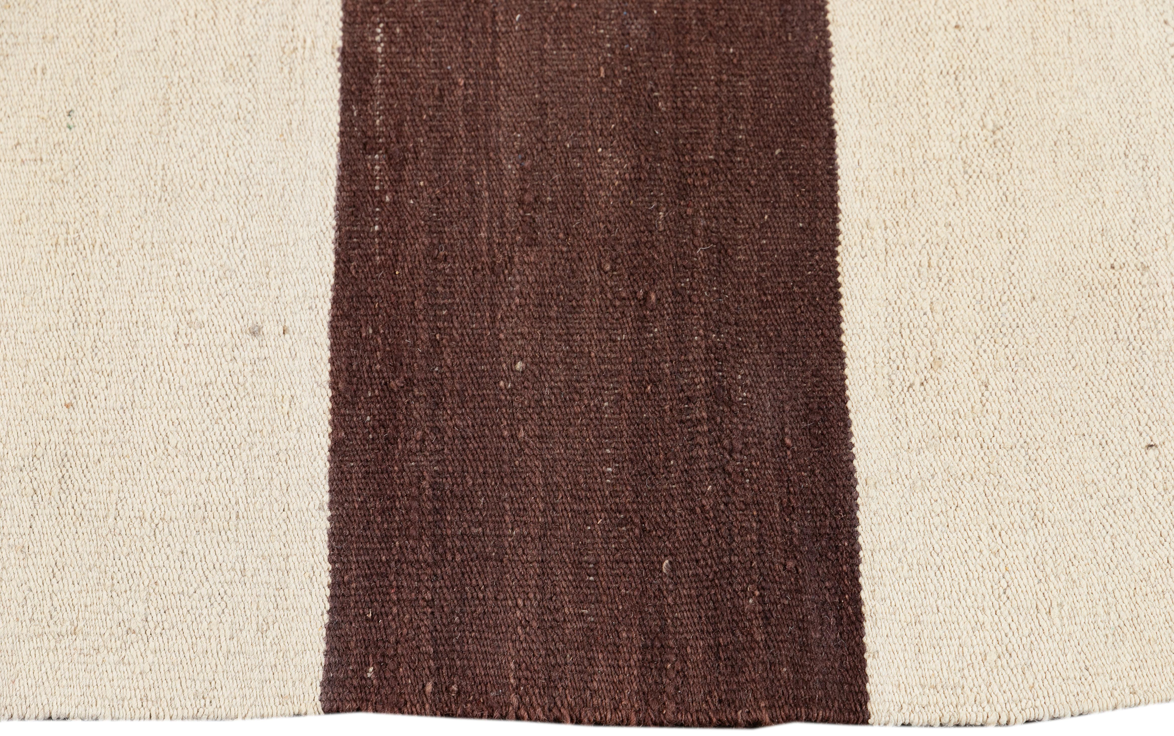 XXIe siècle et contemporain Tapis Kilim moderne en laine à tissage plat du XXIe siècle en vente
