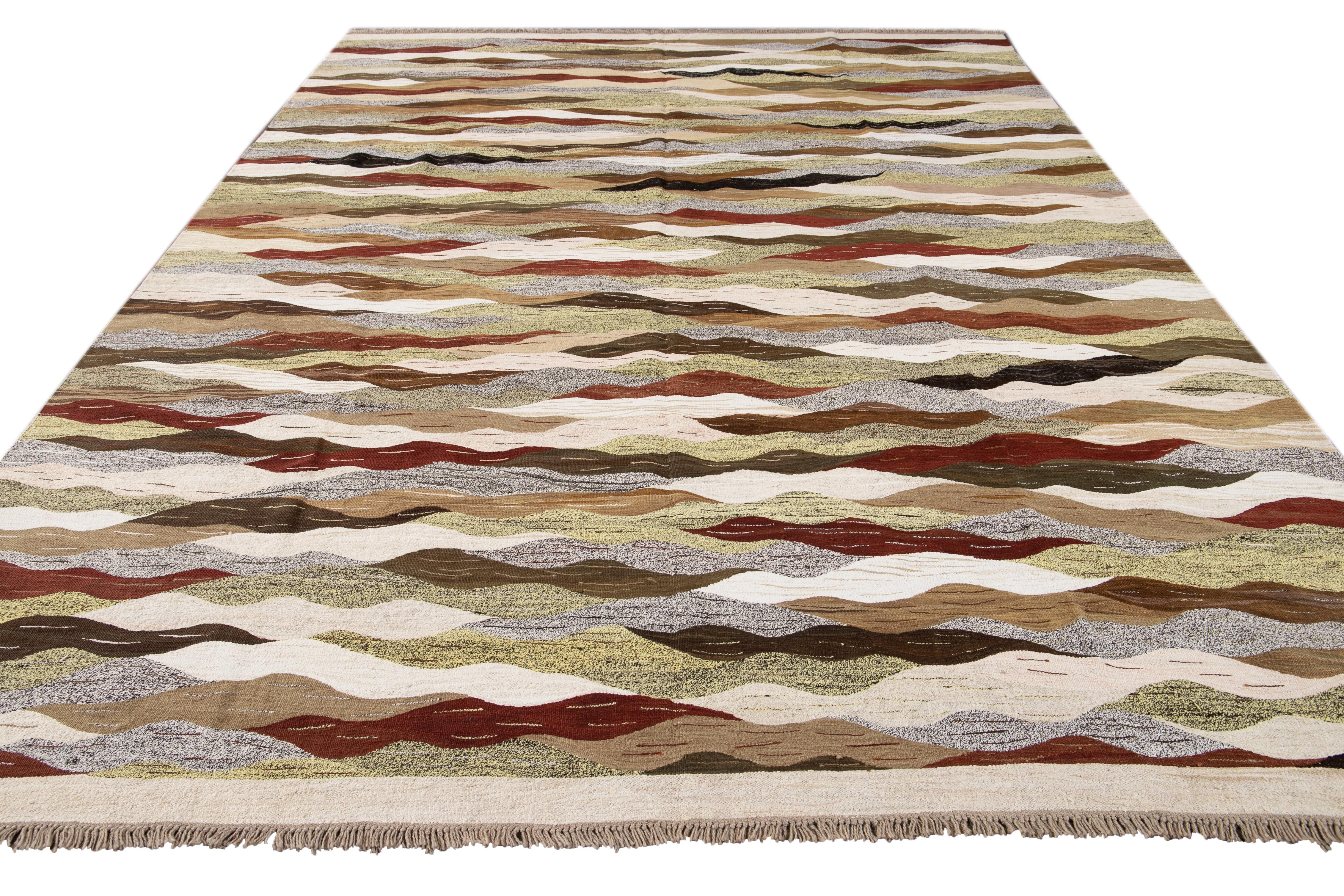 21st Century Modern Flat-Weave Wool Rug For Sale 5