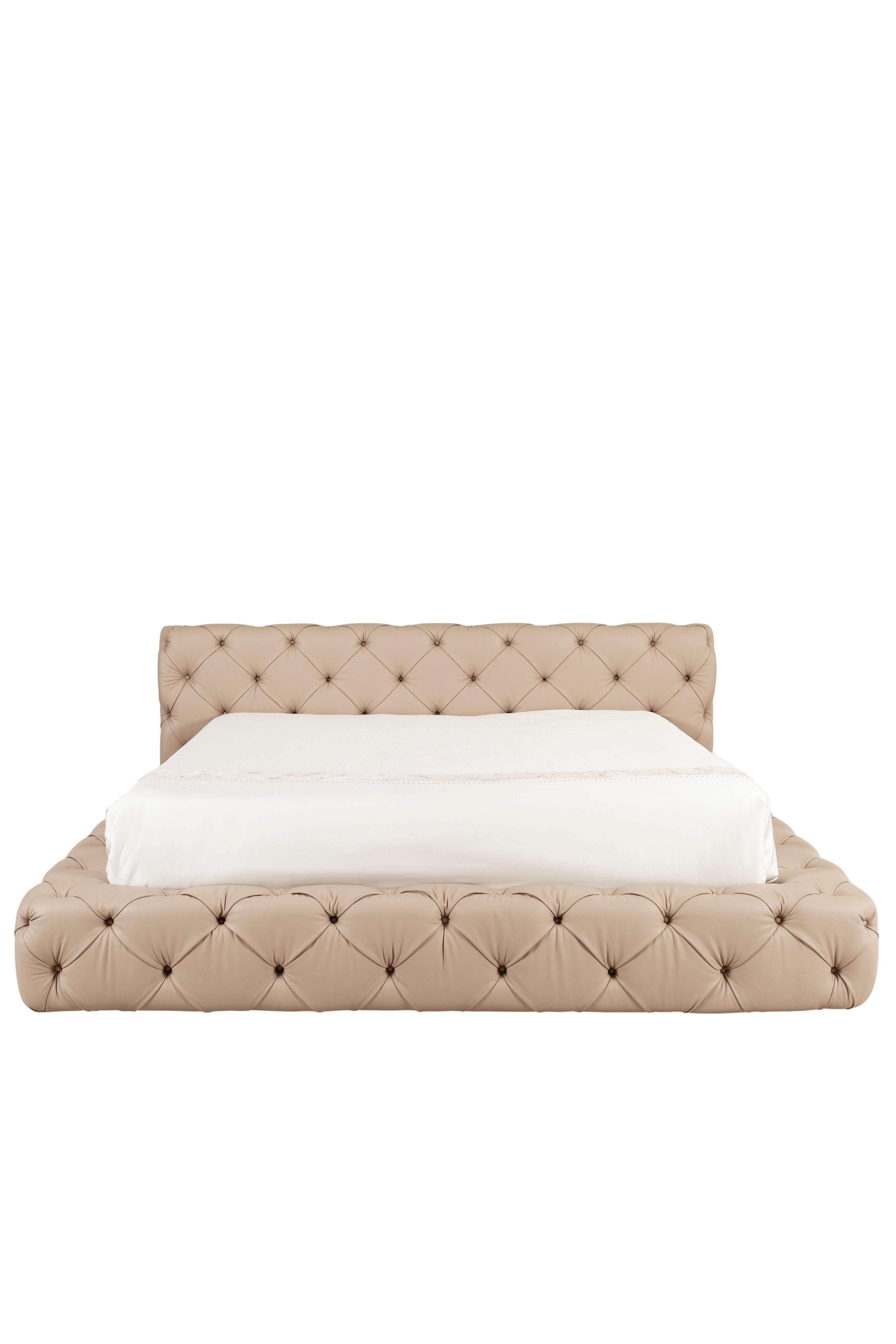 Modern Fluffy Bed Italian Leather Capitonnè, Handmade in Portugal by Greenapple In New Condition For Sale In Lisboa, PT