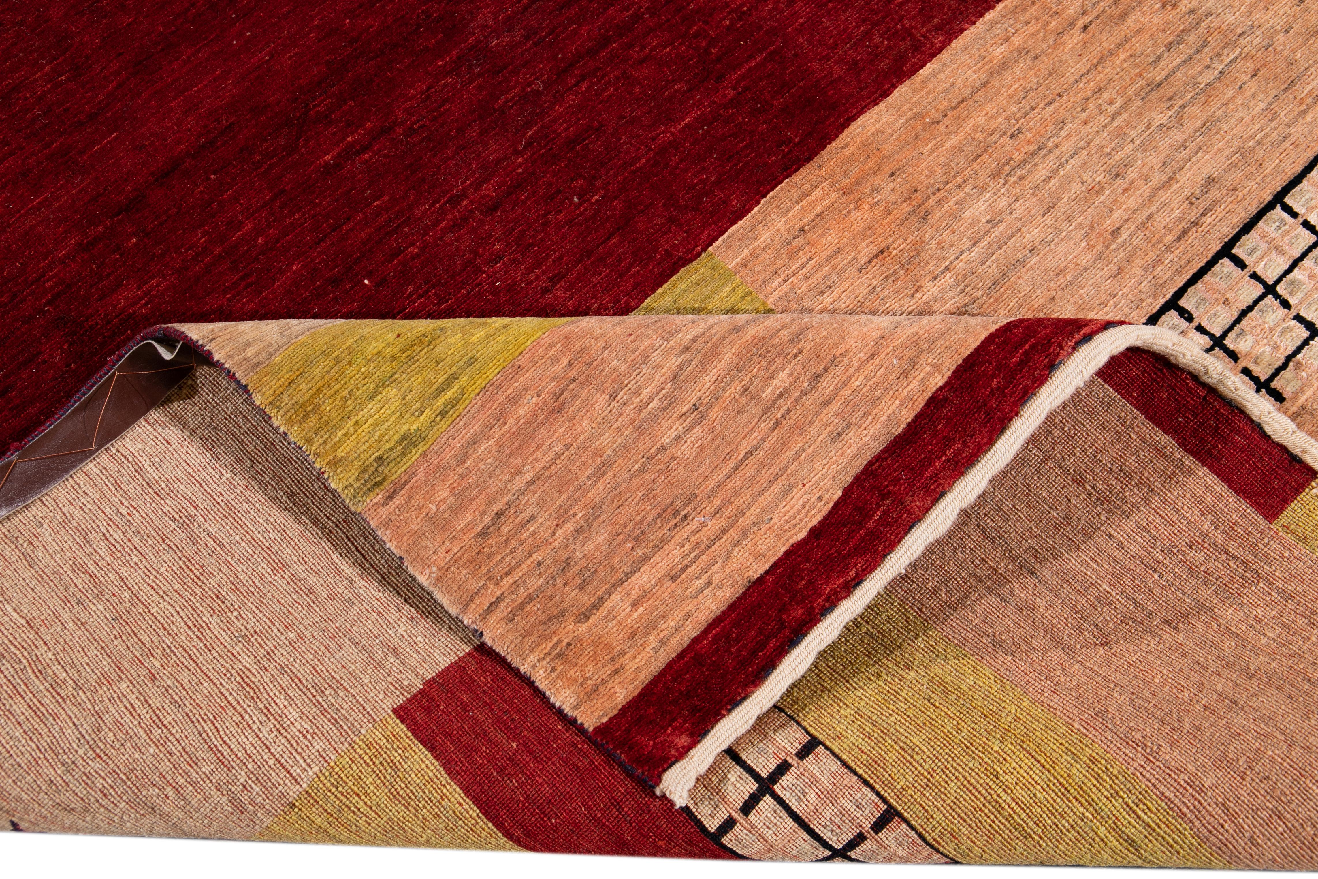 Tappeto Gabbeh moderno multicolore in lana fatta a mano con motivo geometrico In condizioni Nuovo in vendita a Norwalk, CT