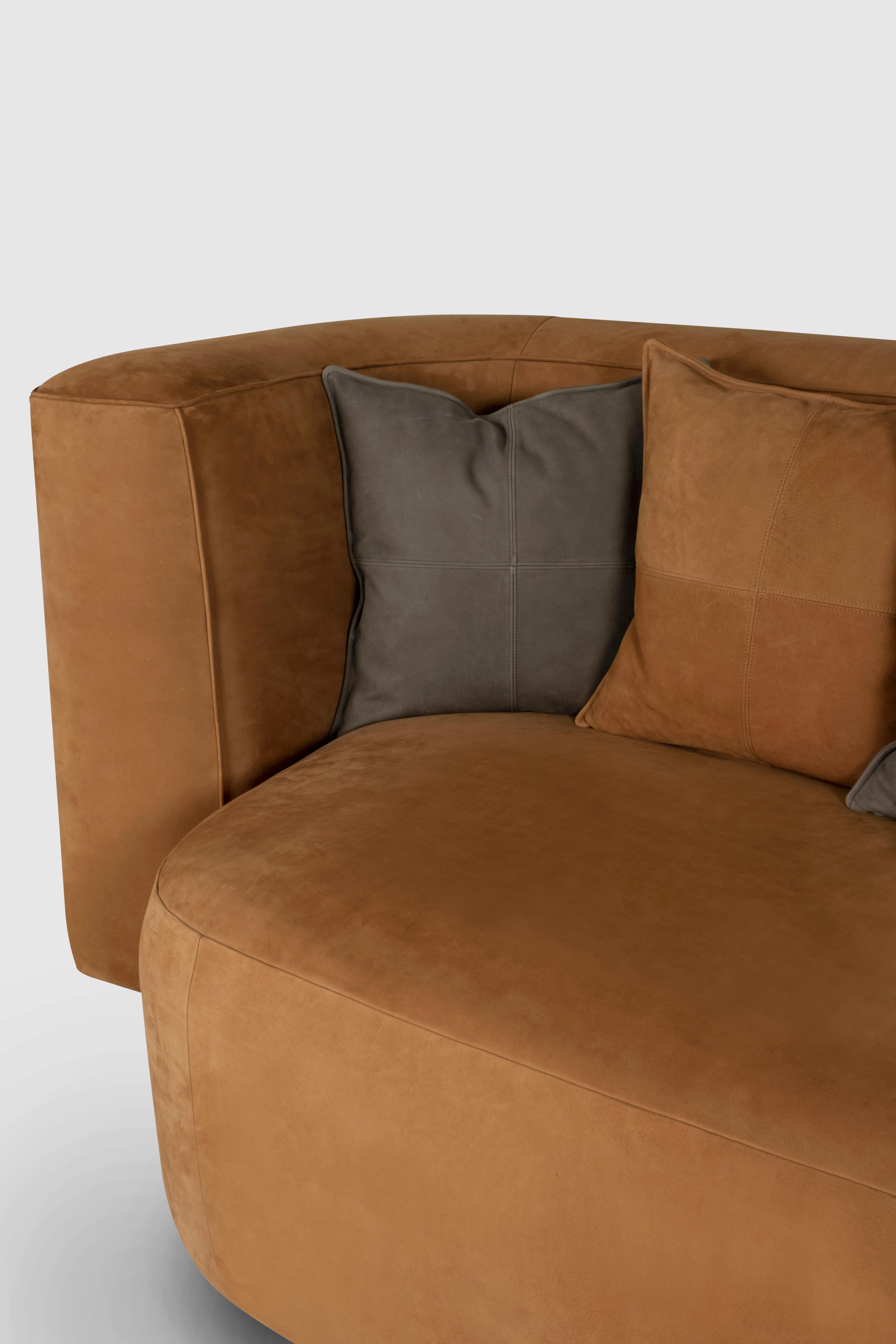 Modernes Galapinhos-Sofa, Karamellleder, handgefertigt in Portugal von Greenapple im Angebot 1