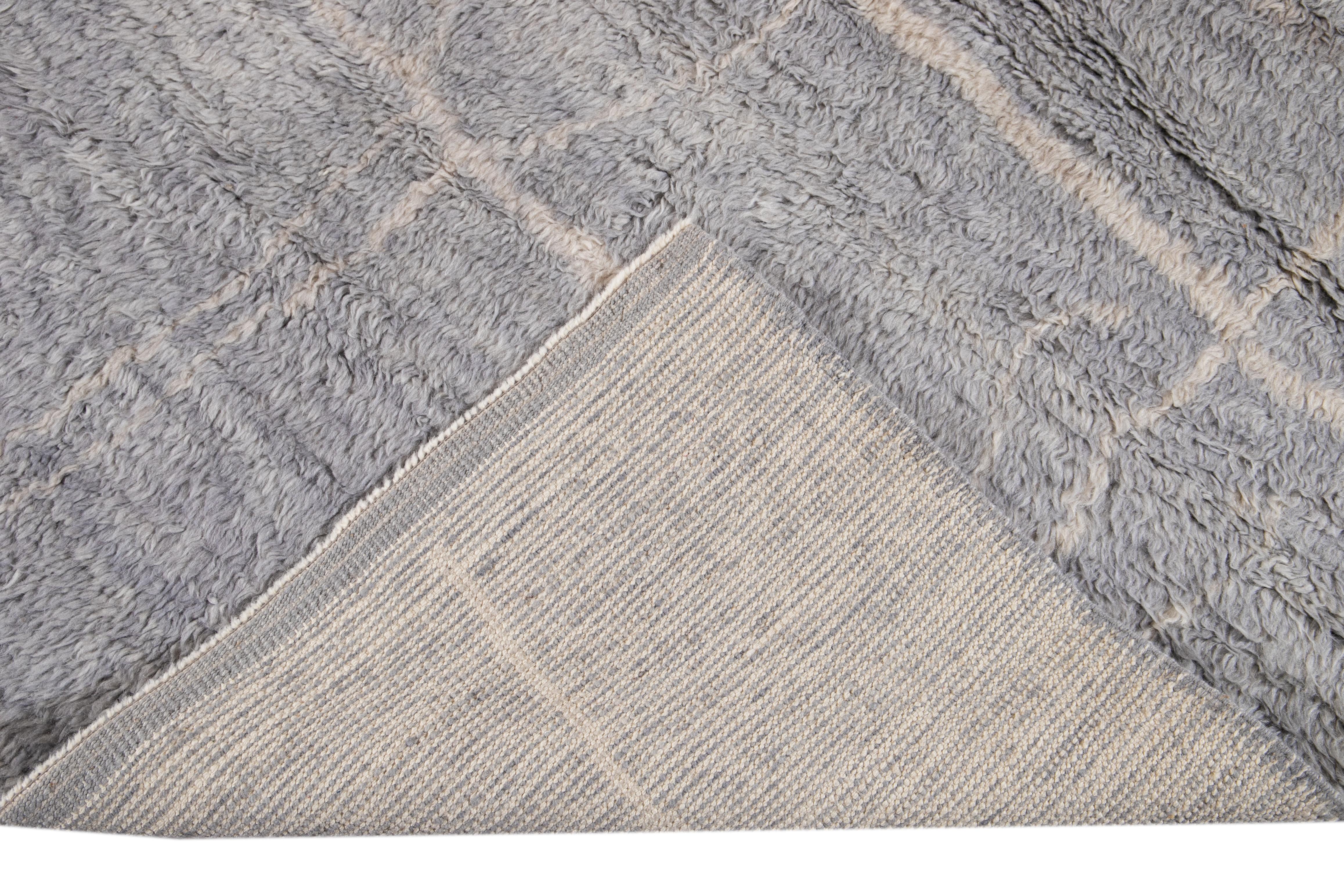 Hand-Knotted 21st Century Modern Gray Moroccan Wool Rug For Sale