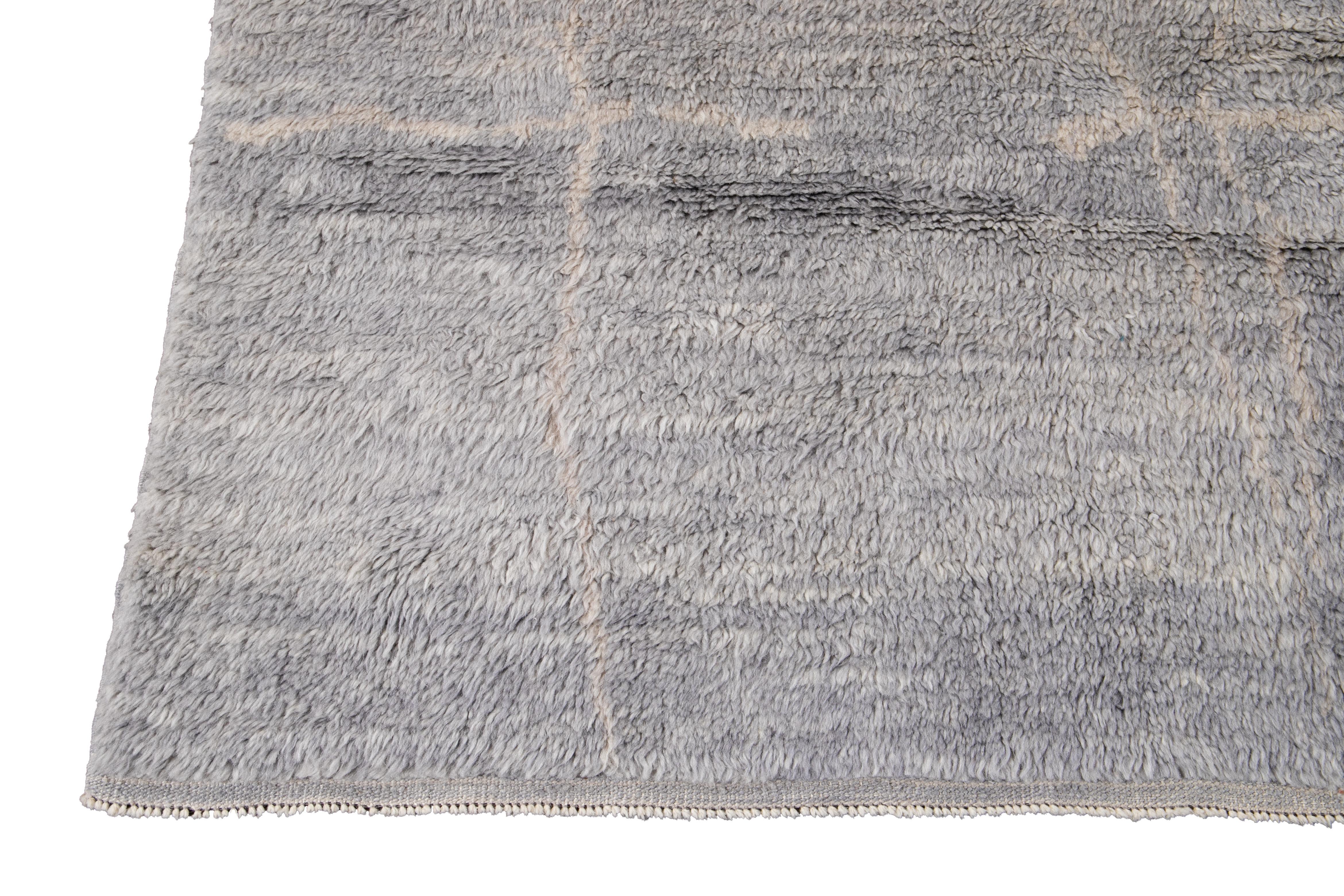 21st Century Modern Gray Moroccan Wool Rug For Sale 3